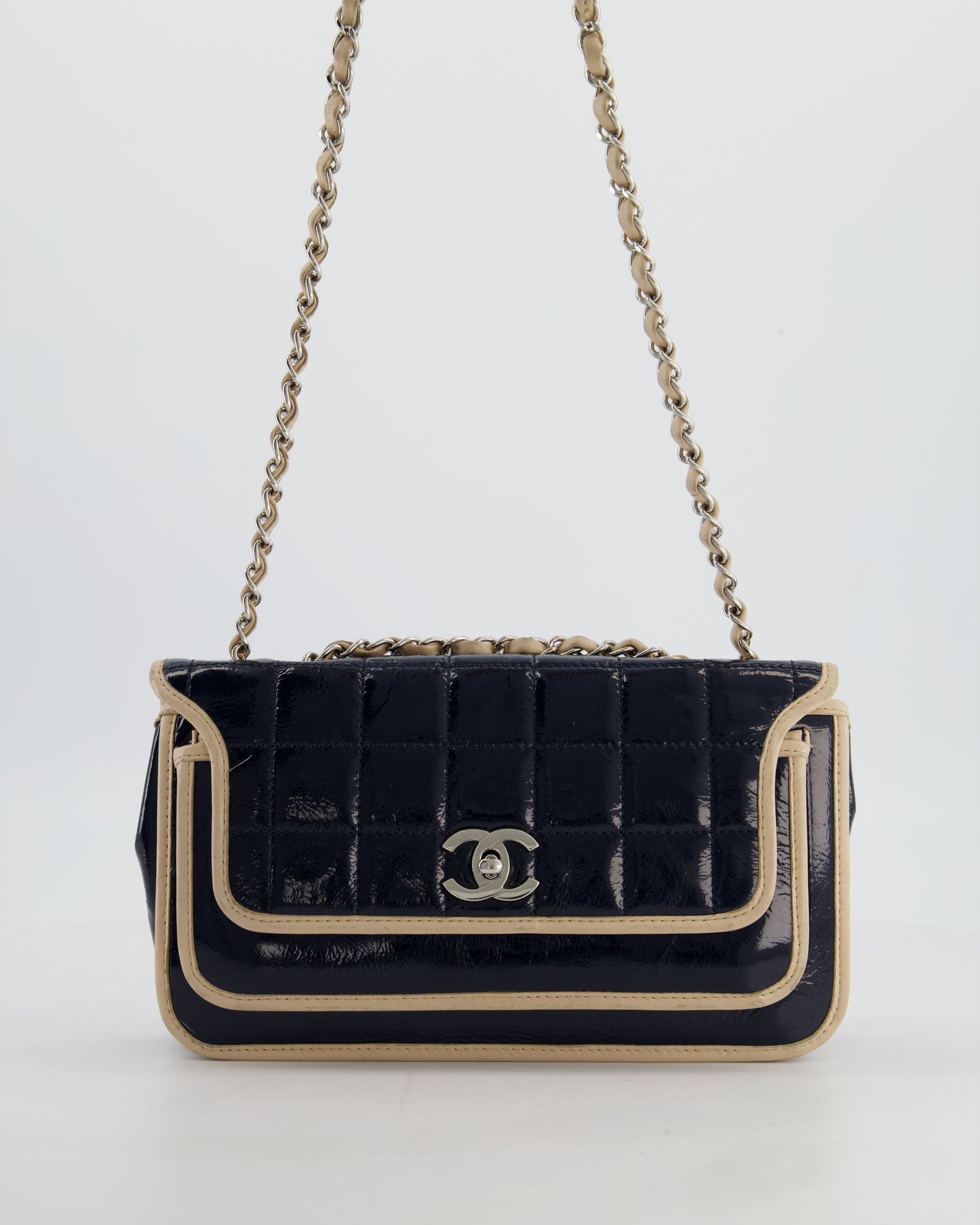 Chanel Chocolate Bar Flap Shoulder Bag In Navy Patent Leather With Silver Hardware