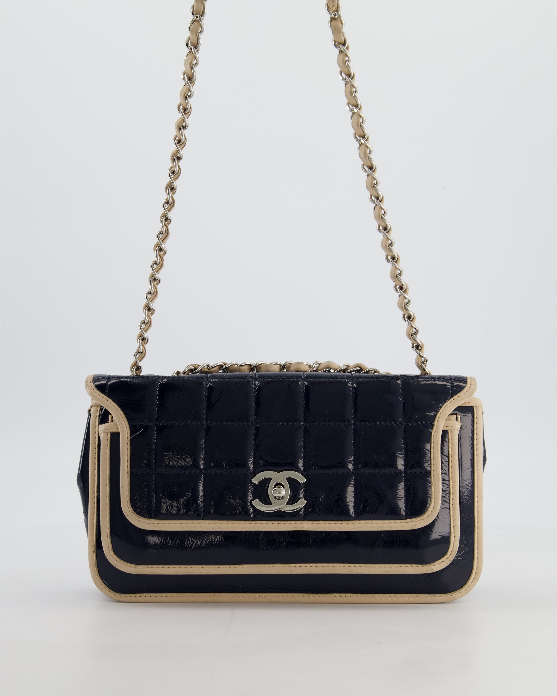 Chanel Chocolate Bar Flap Shoulder Bag In Navy Patent Leather With Silver Hardware