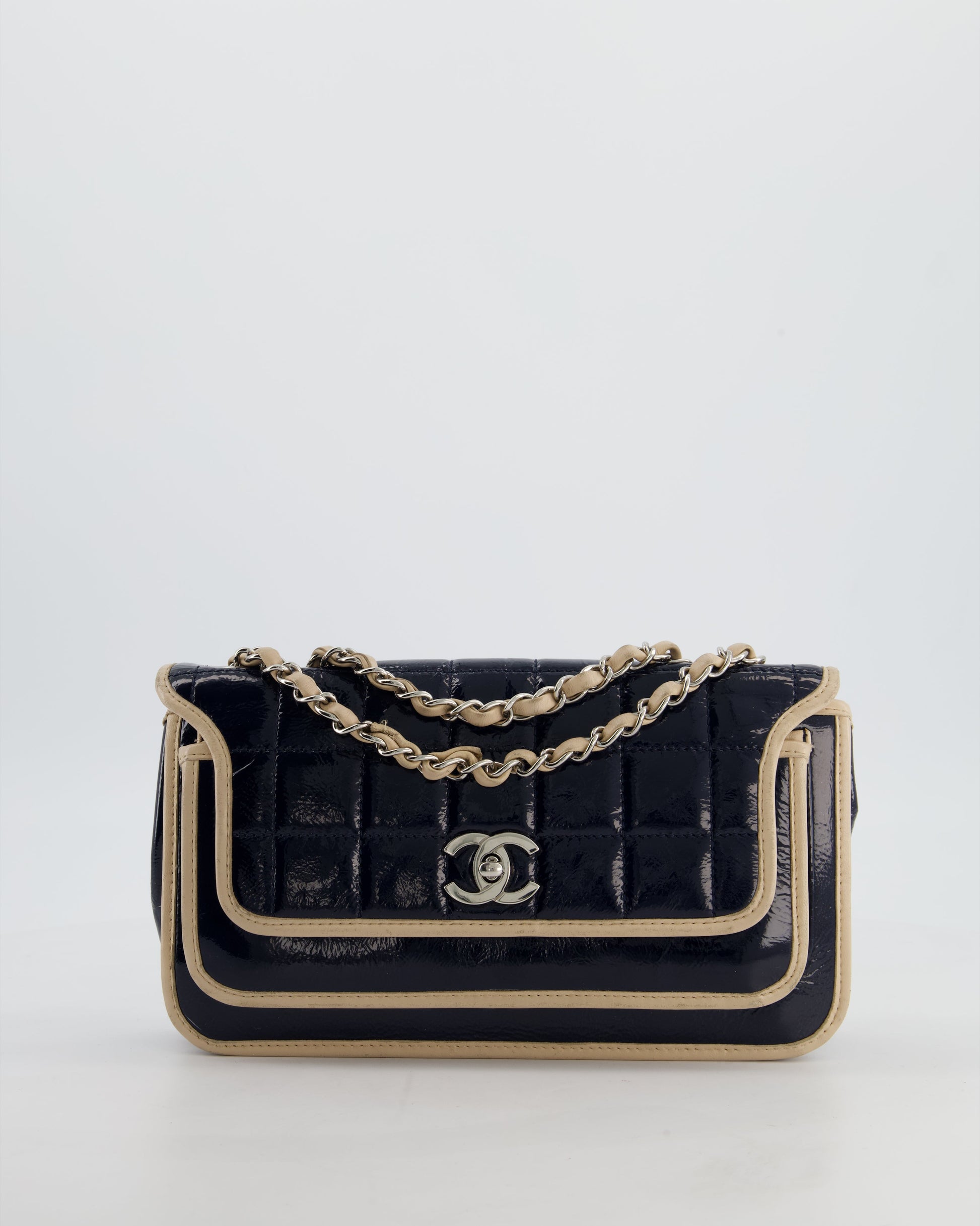Chanel Chocolate Bar Flap Shoulder Bag In Navy Patent Leather With Silver Hardware