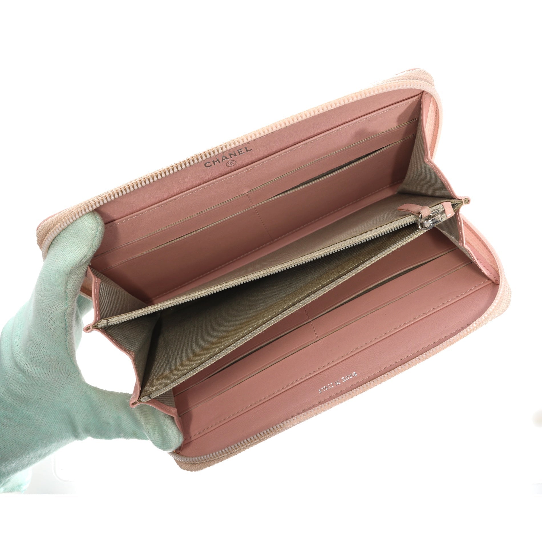 CHANEL Wallet in Pink Leather