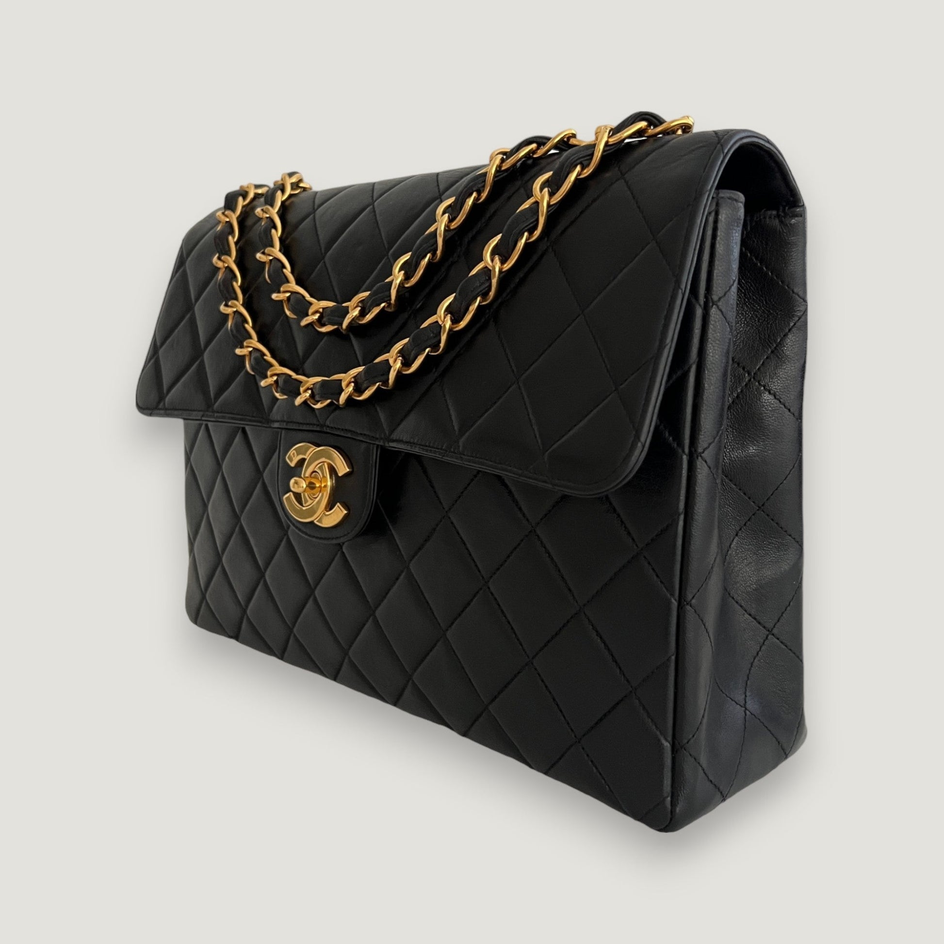 CHANEL CLASSIC JUMBO BAG