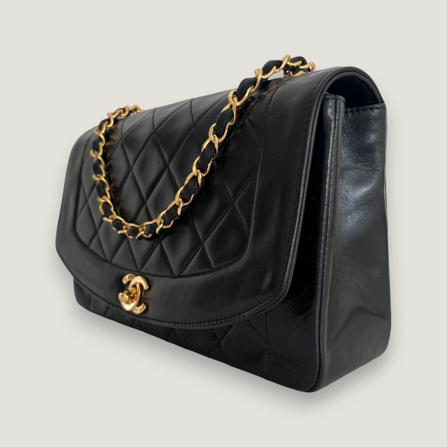 CHANEL DIANA MEDIUM BAG