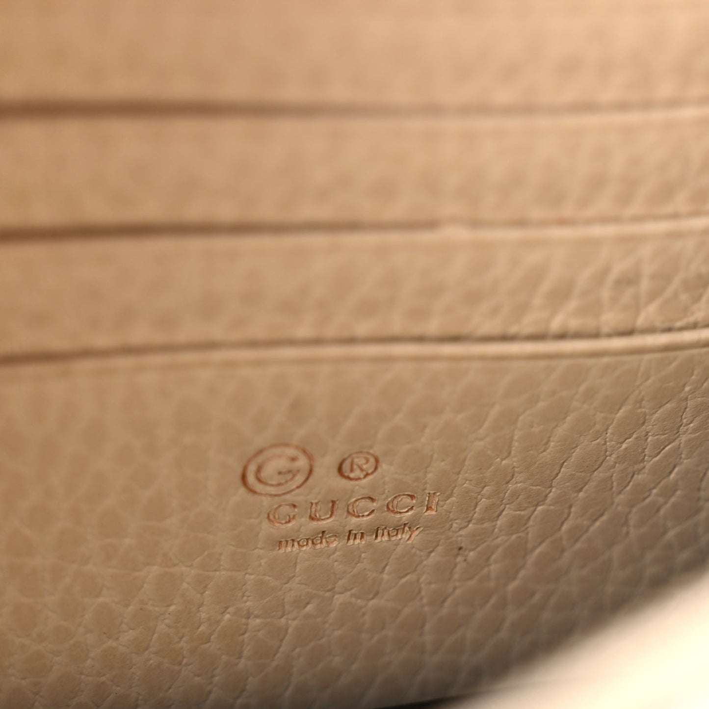 Gucci Dollar Calfskin Interlocking G Chain Wallet Ivoire
