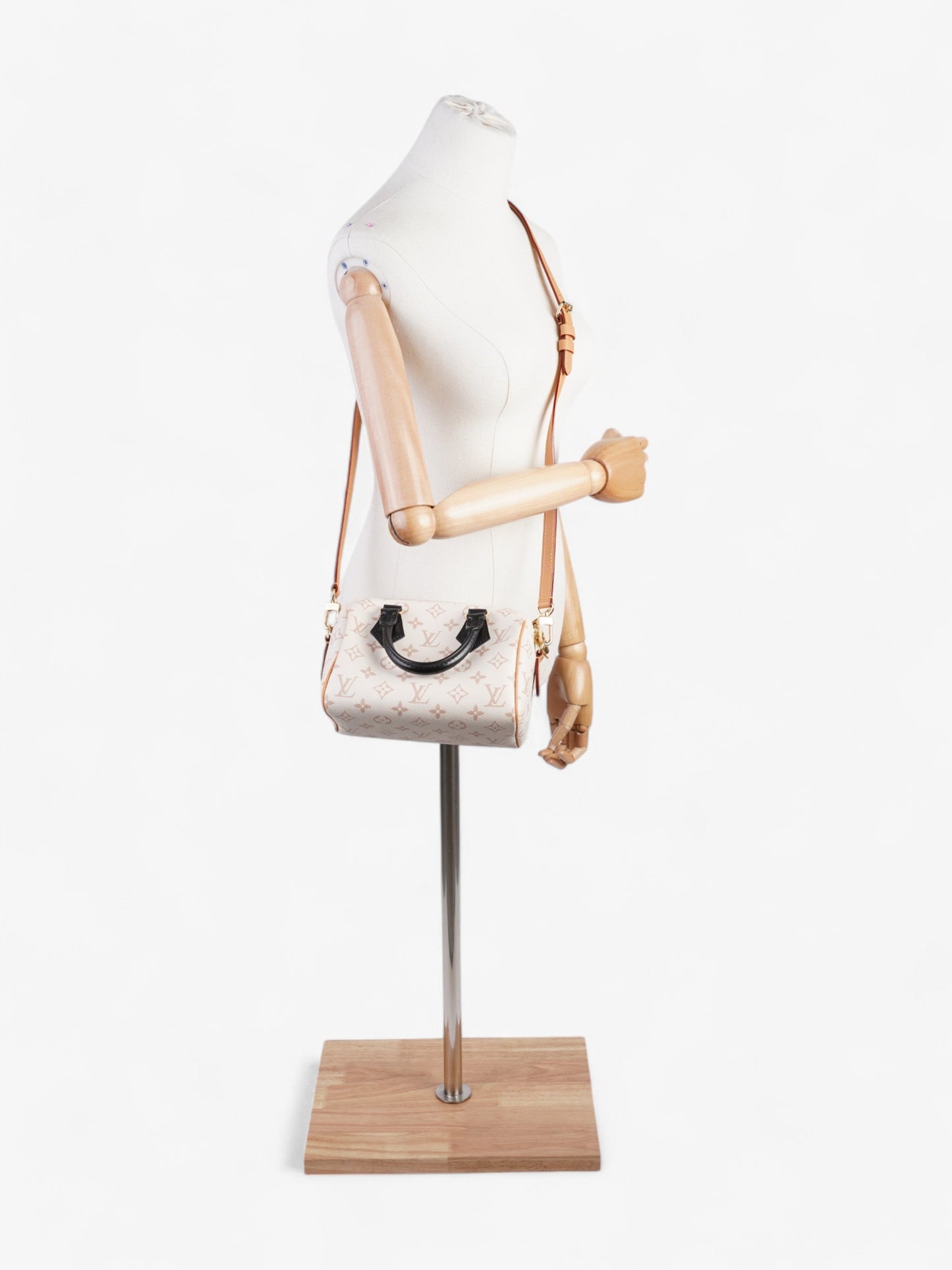 Louis Vuitton Speedy Bandoulière Dune Coated 20 Monogram Black Canvas Coated Canvas Apparel