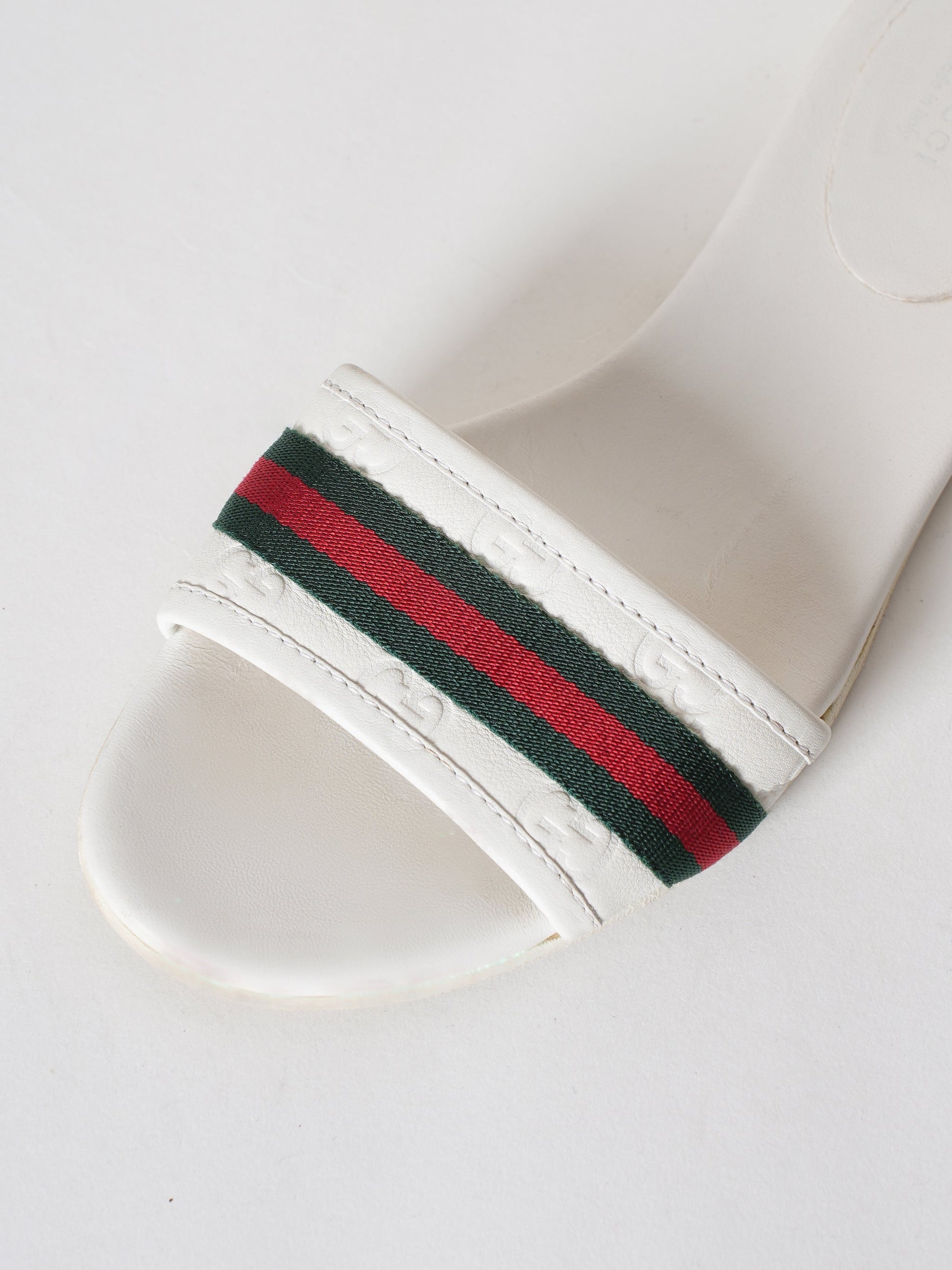 Gucci White Guccissiam Leather Web Flat Slide Sandals
