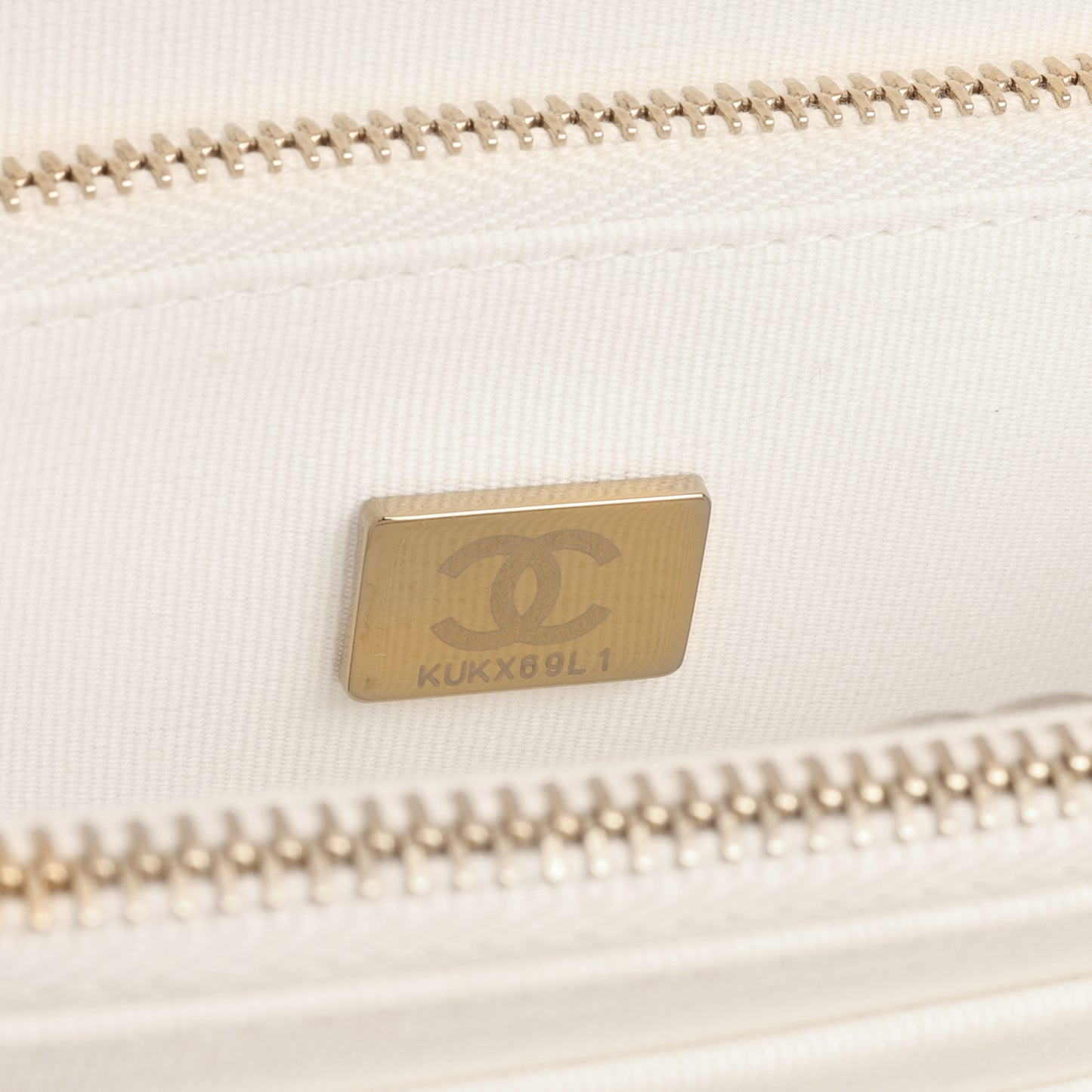 Chanel - Top Handle Vanity on Chain - White Caviar CGHW - 2022 - Pristine