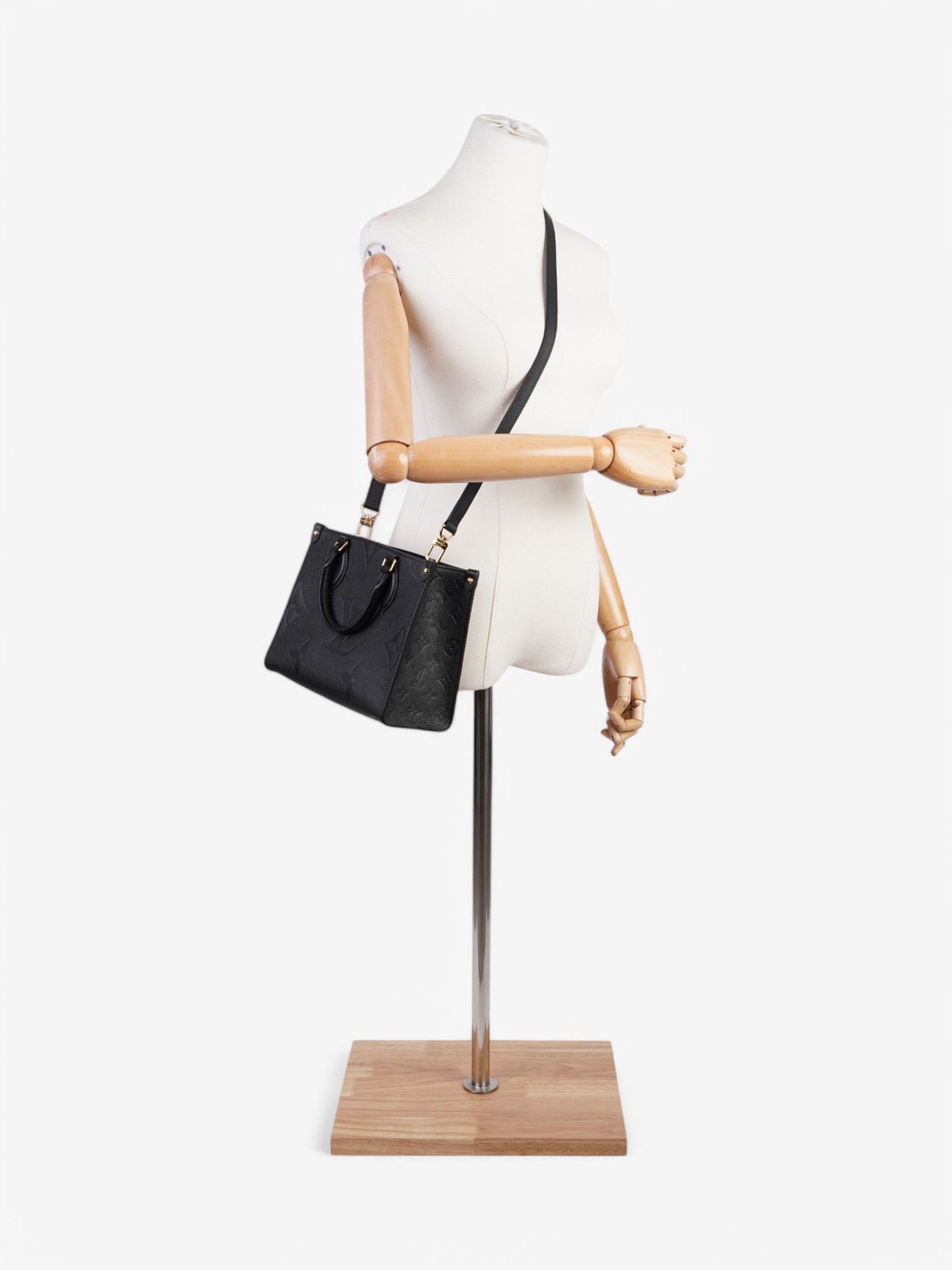 Louis Vuitton On go Embossed MM Leather Black On The Go Handbag