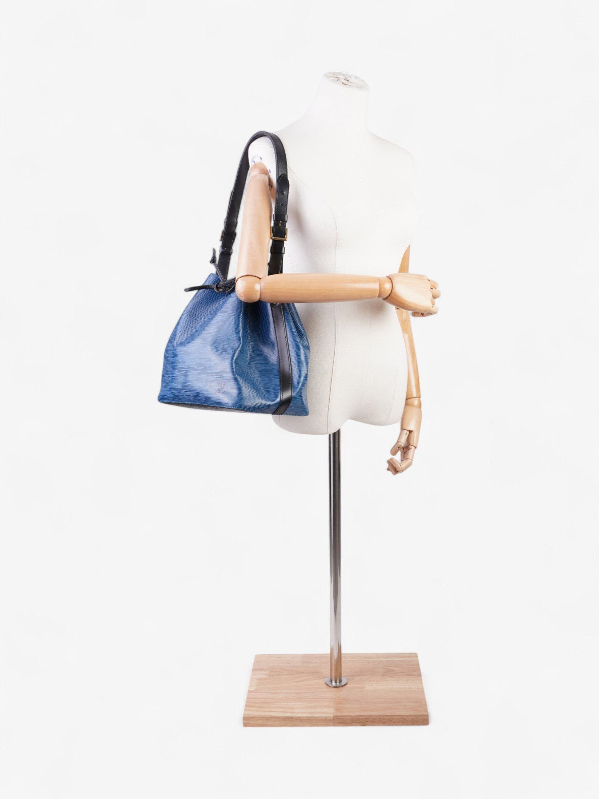 Louis Vuitton Noè Epi Leather Black Blue Handbag