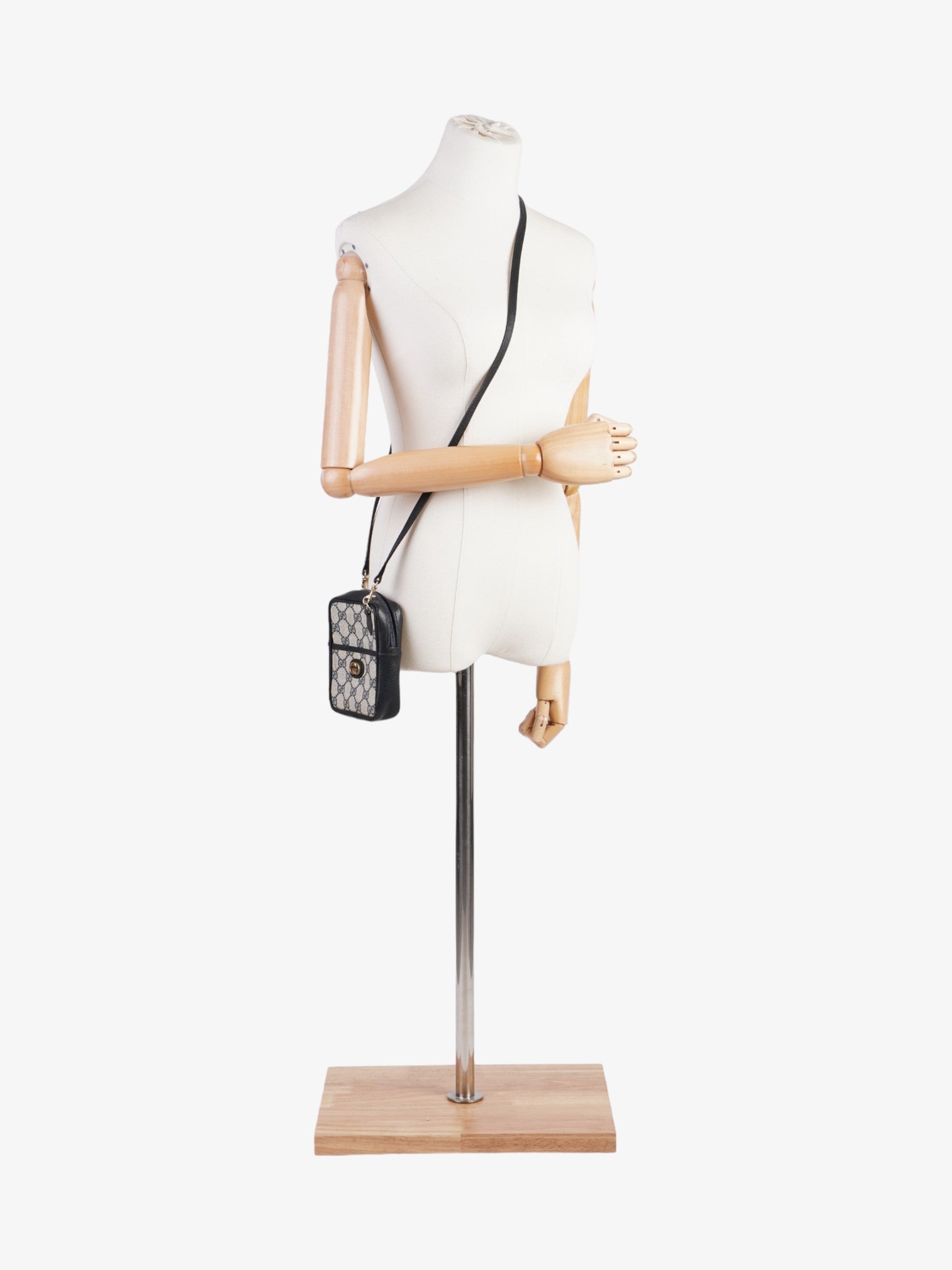 Gucci Supreme Shoulder Bag Navy Leather Beige