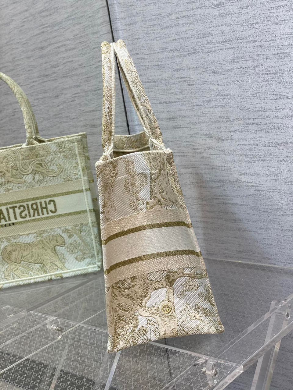 Metop Qualityum Book Tone Toile Gold Book Tote Bag