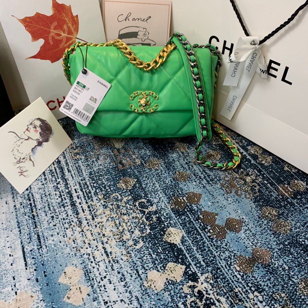 CHL 19 26cm Green Handbag