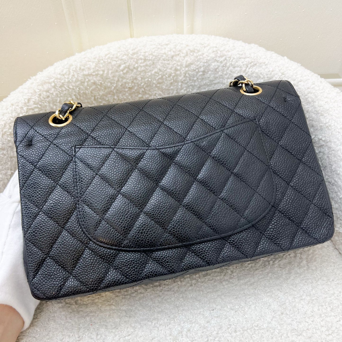 Chanel Medium Classic Flap Cf in Black Caviar and Ghw ( ) Handbag