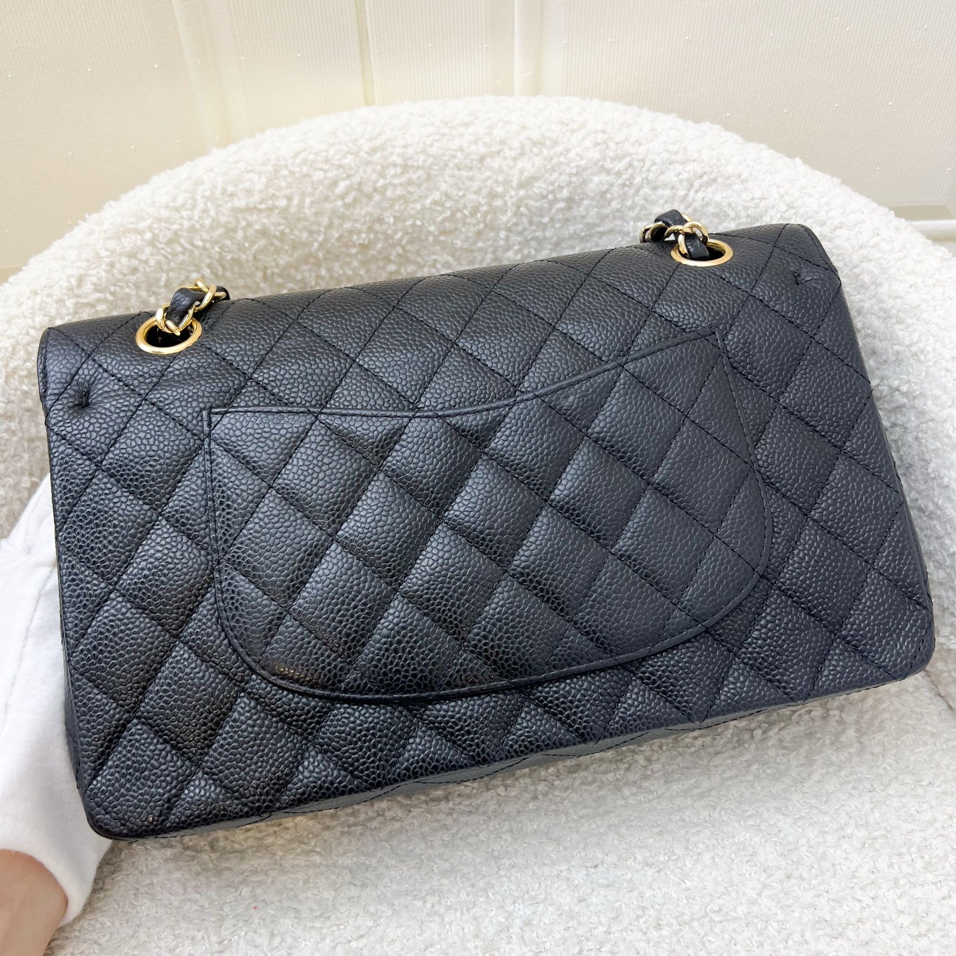 Chanel Medium Classic Flap Cf in Black Caviar and Ghw ( ) Handbag
