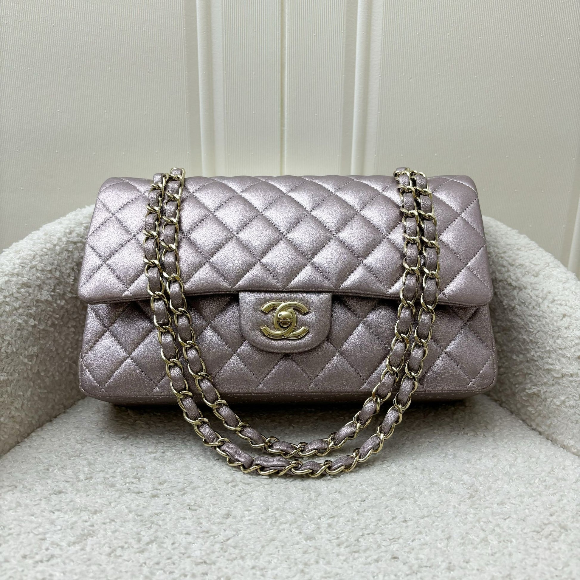 Chanel Medium Classic Flap Cf in Metallic Pink Leather and Lghw Handbag