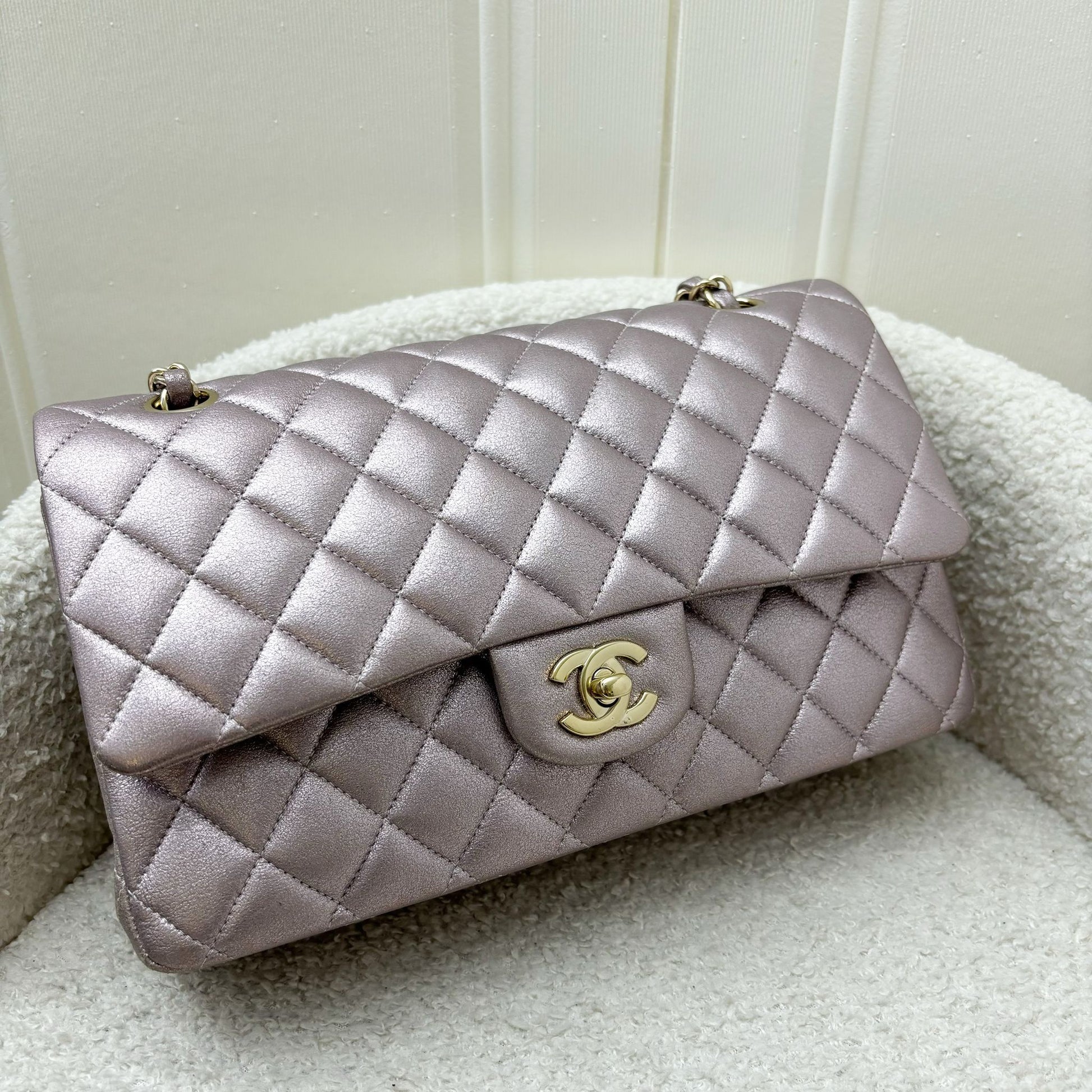 Chanel Medium Classic Flap Cf in Metallic Pink Leather and Lghw Handbag