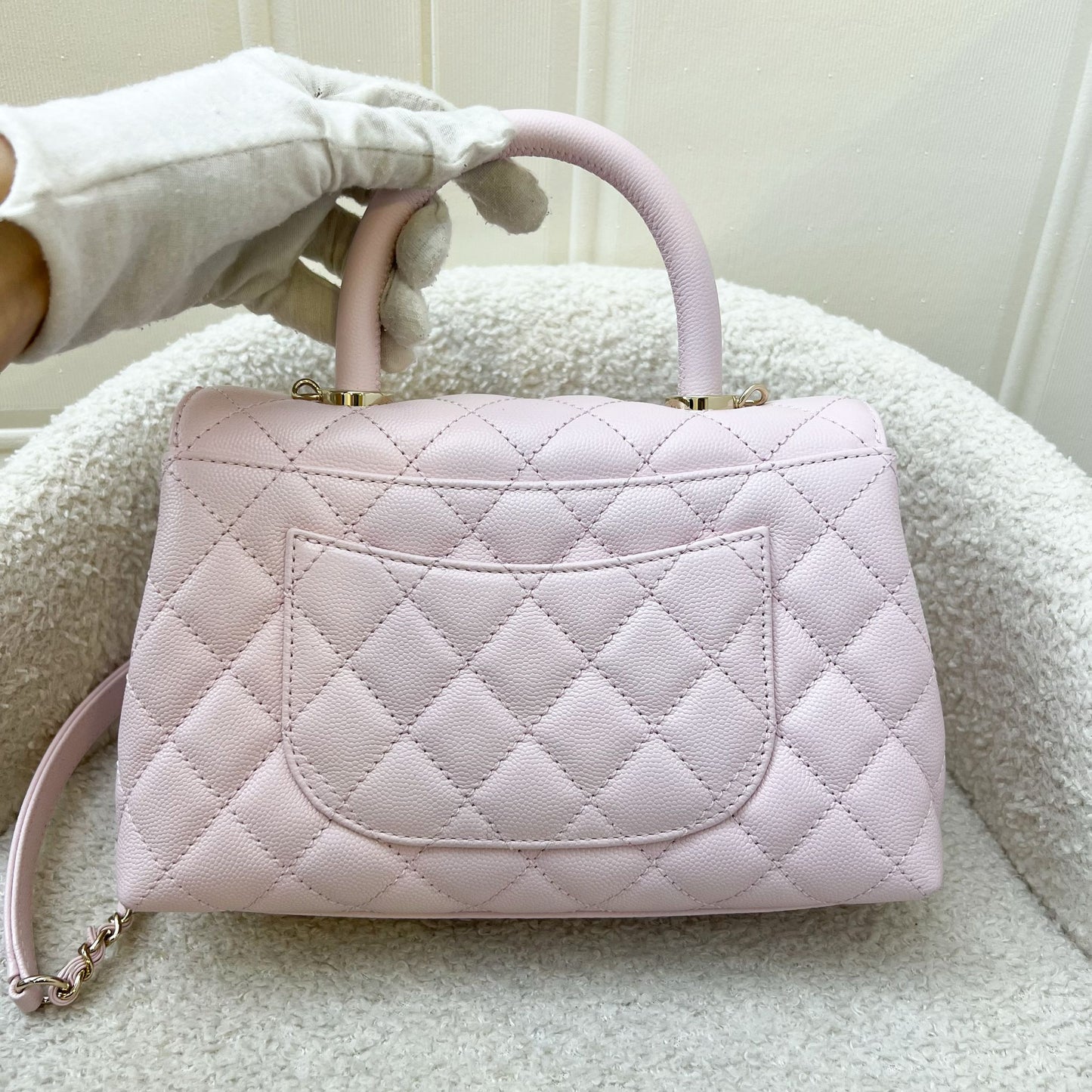 Chanel Small 24CM Coco Handle in 22P Pink Caviar Lghw ( ) Handbag
