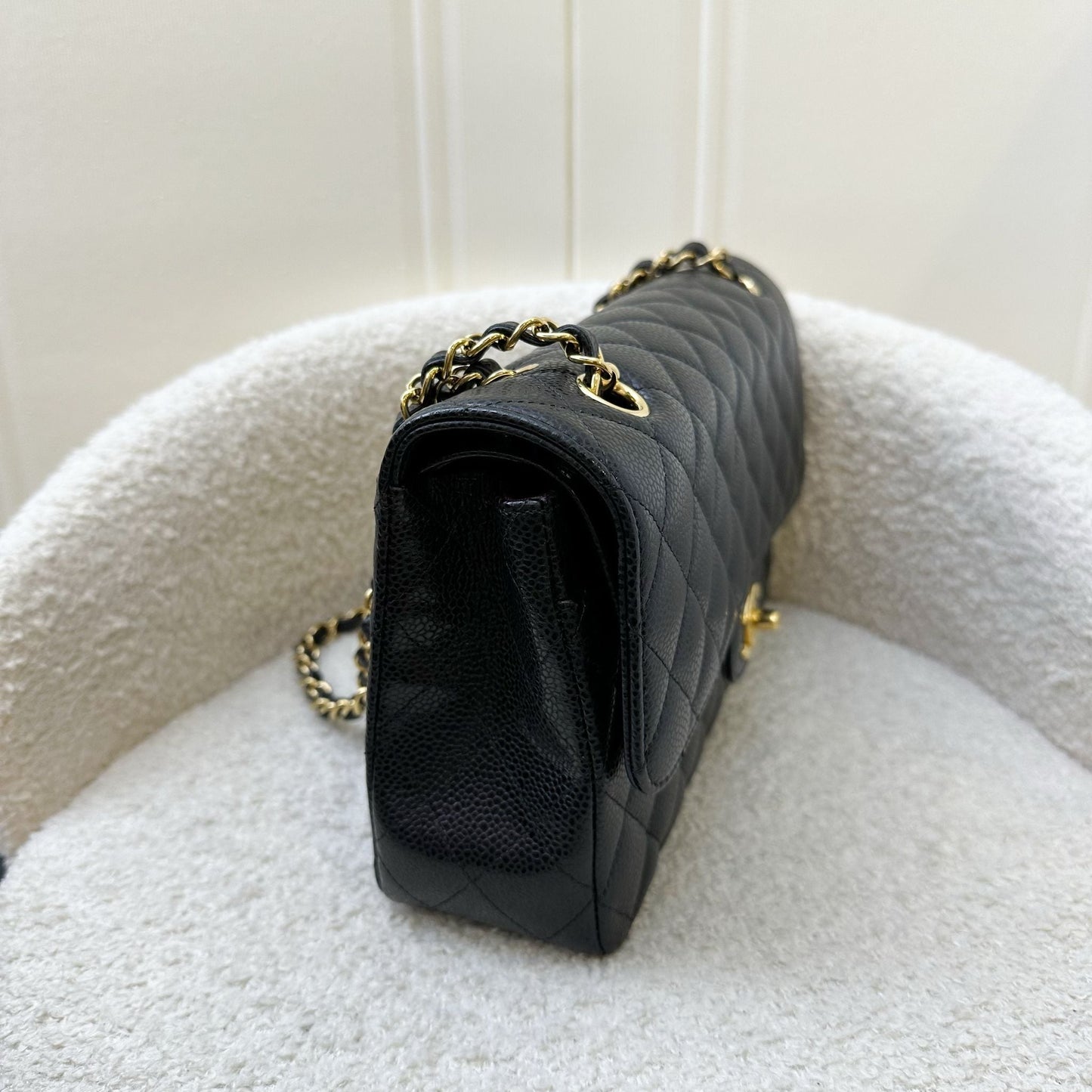 Chanel Medium Classic Flap Cf in Black Caviar and Ghw Handbag