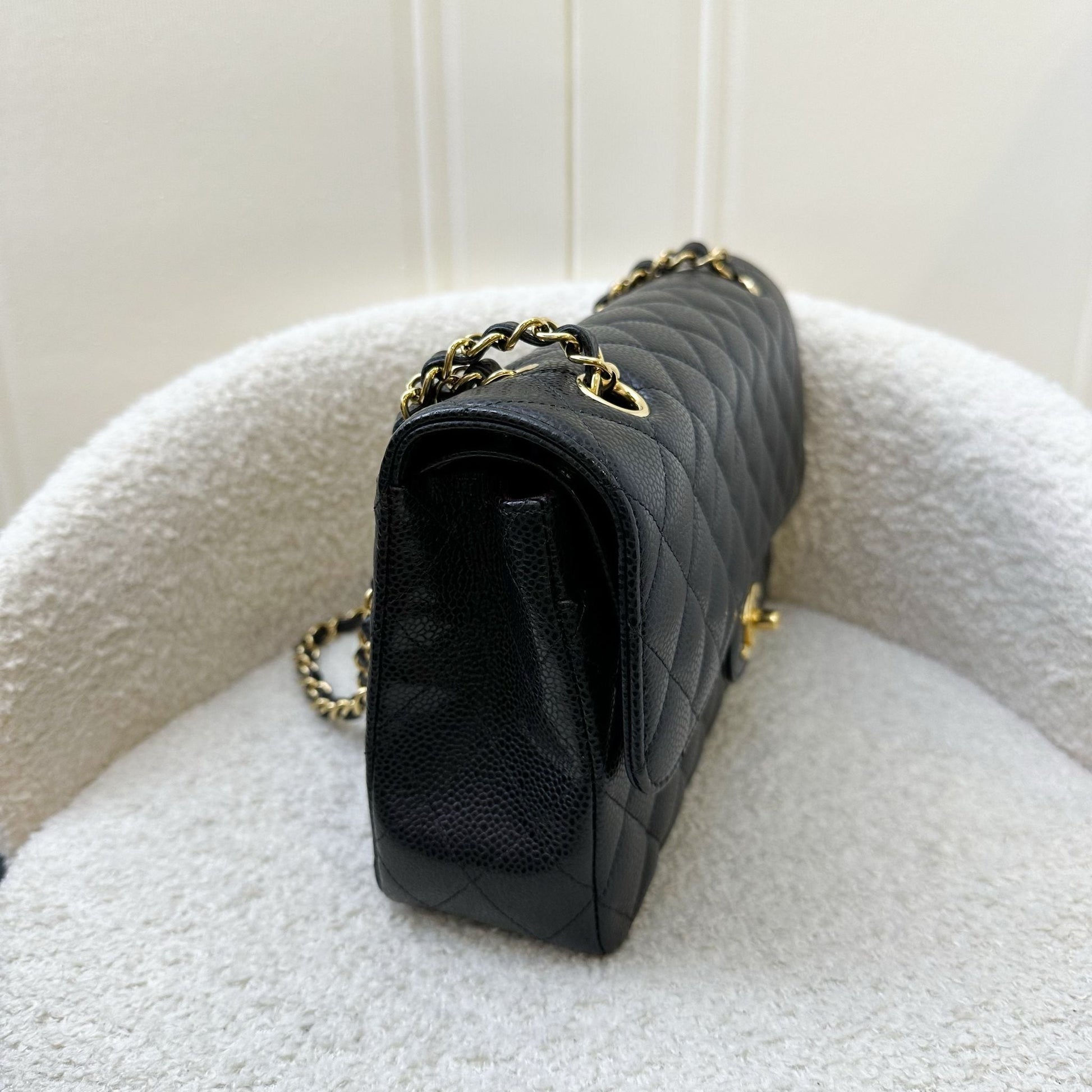Chanel Medium Classic Flap Cf in Black Caviar and Ghw Handbag