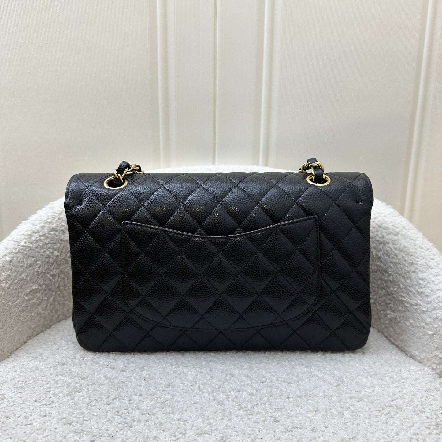 Chanel Medium Classic Flap Cf in Black Caviar and Ghw Handbag