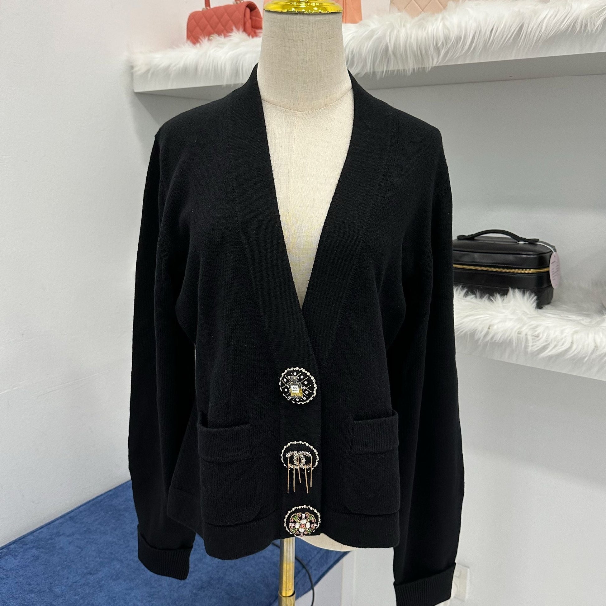 Chanel 22A Runway Cardigan In Black Cashmere With Embellished Buttons Sz 44 Bag