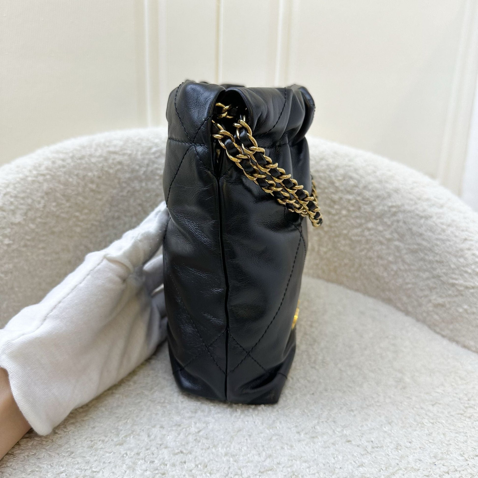 Chanel 22 Mini Hobo Handbag in Black Shiny Calfskin and Aghw