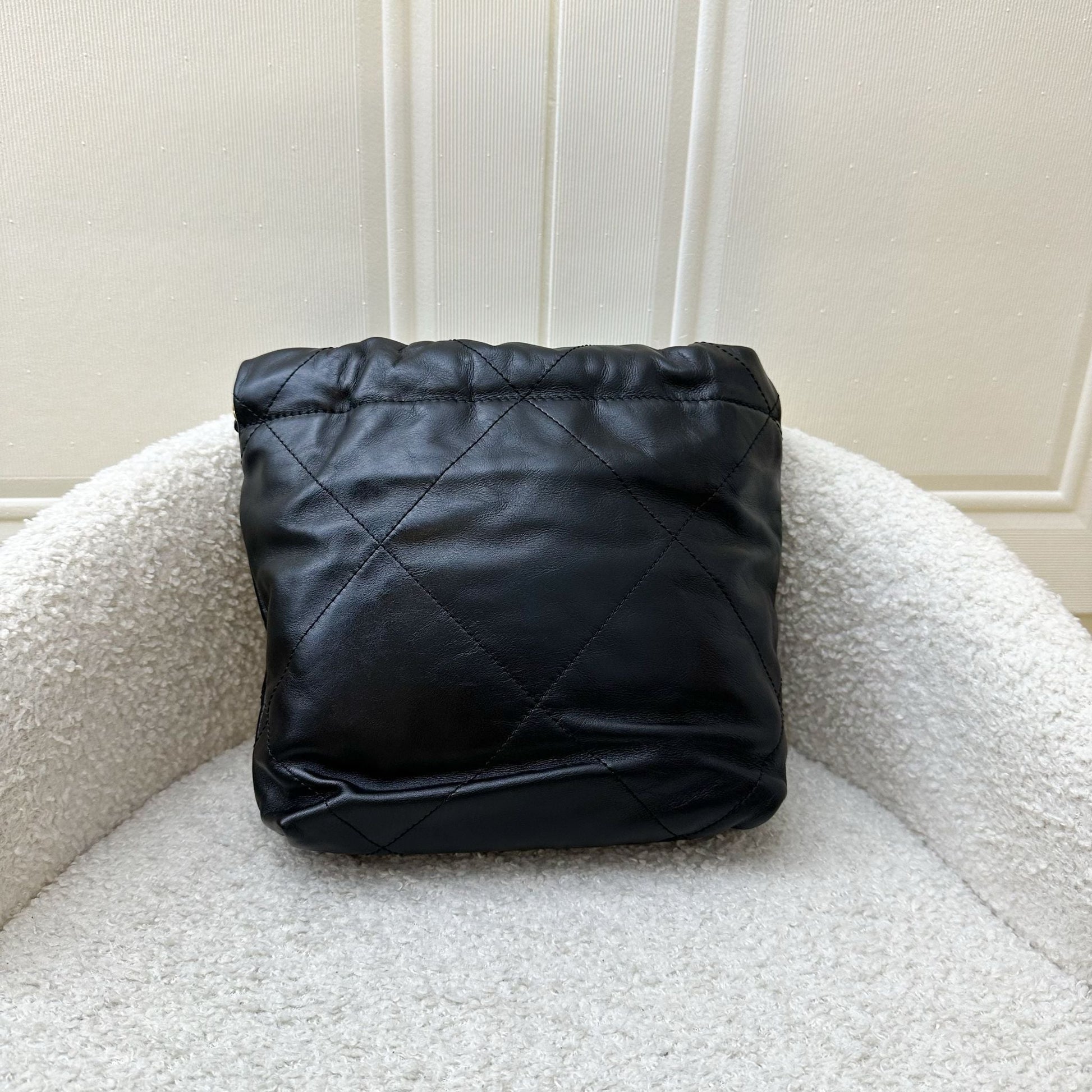 Chanel 22 Mini Hobo Handbag in Black Shiny Calfskin and Aghw