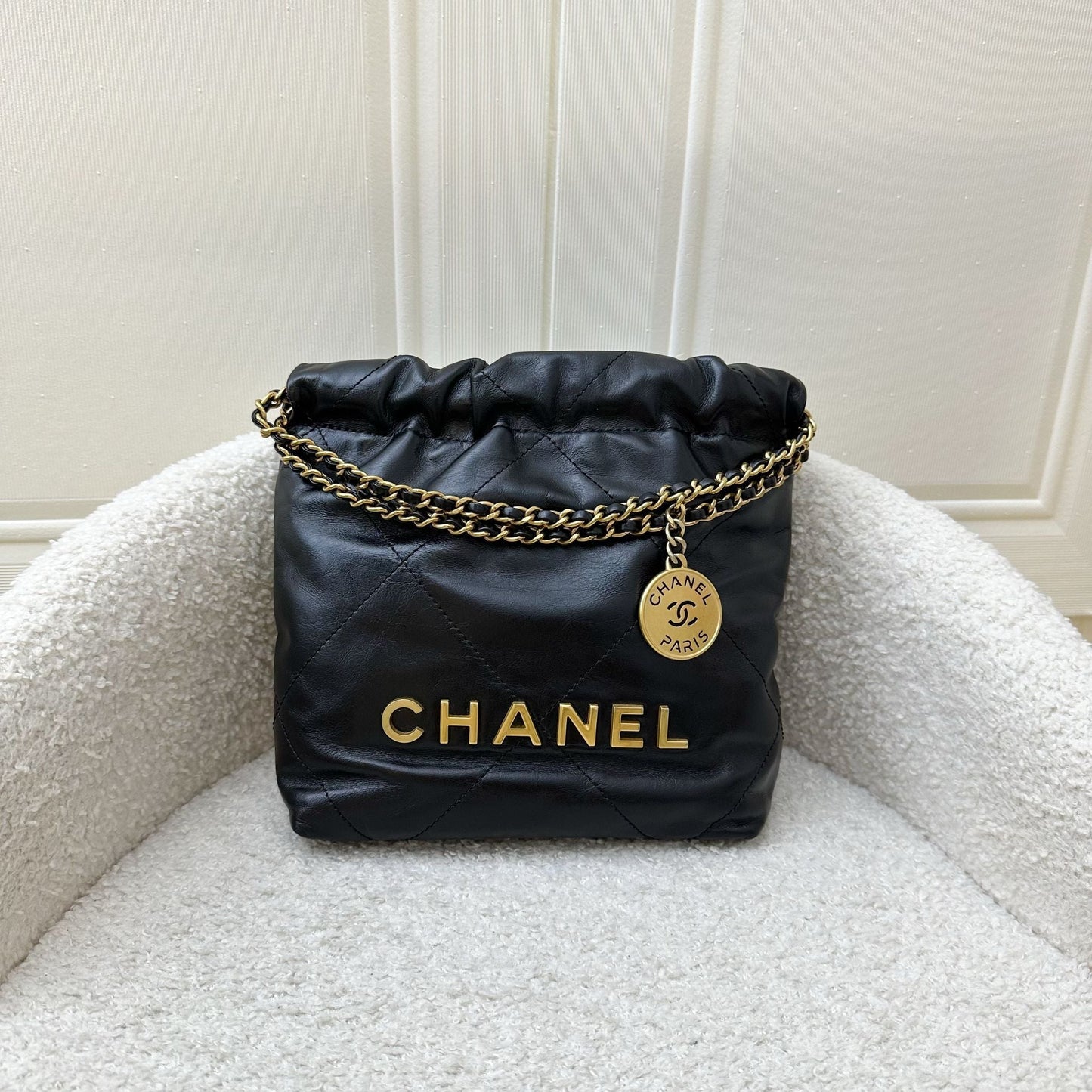 Chanel 22 Mini Hobo Handbag in Black Shiny Calfskin and Aghw
