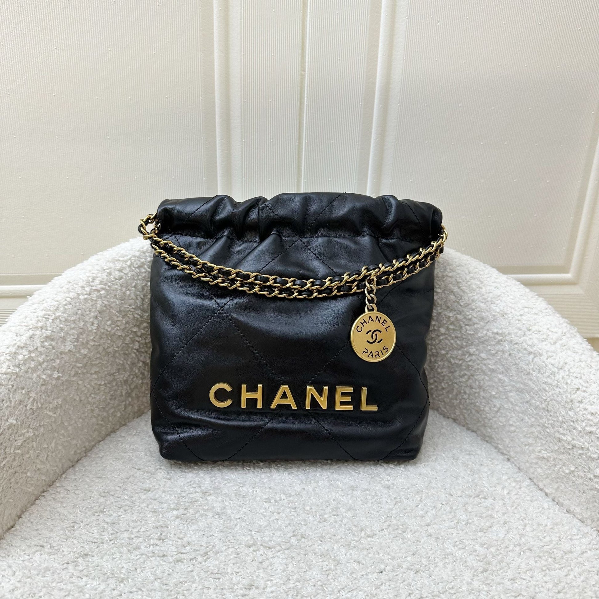 Chanel 22 Mini Hobo Handbag in Black Shiny Calfskin and Aghw