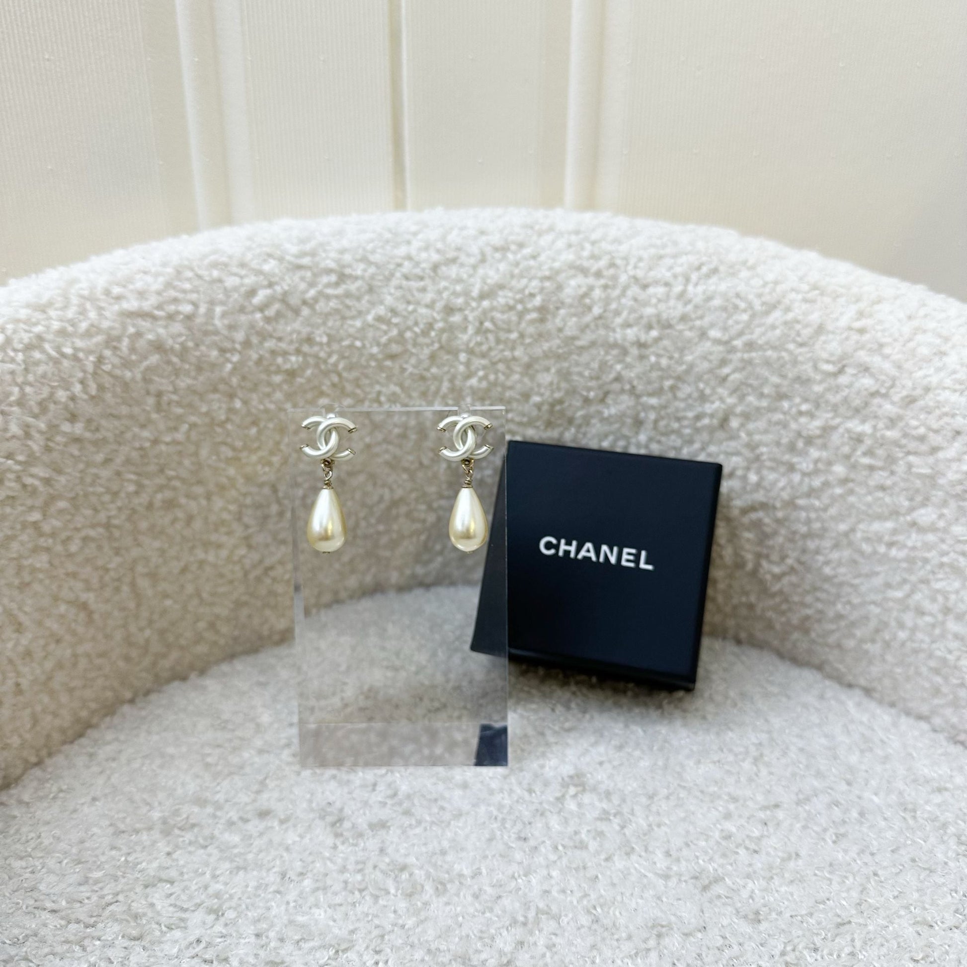 Chanel CC Logo Dangling Earrings with Teardrop Pearls in Lghw