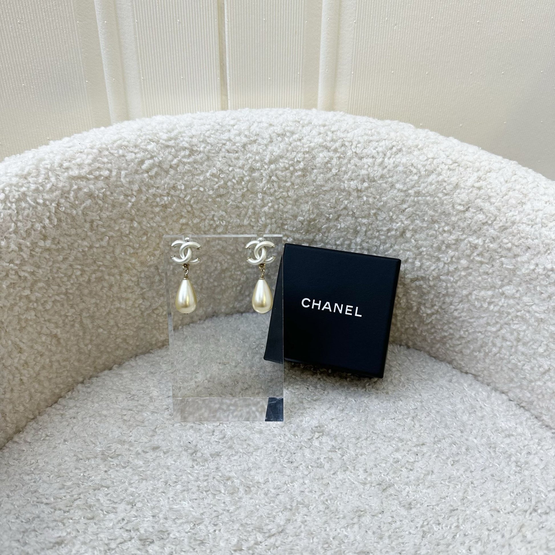 Chanel CC Logo Dangling Earrings with Teardrop Pearls in Lghw