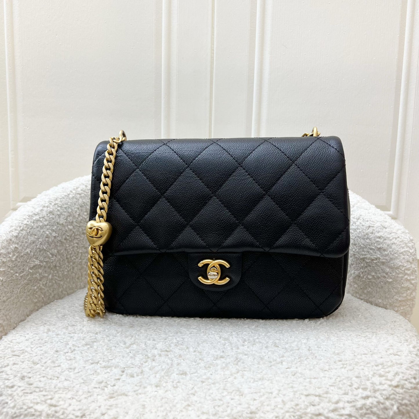 Chanel 24P Heart Adjustable Chain Small Medium 24Cm Flap Bag In Black Caviar Aghw ( )