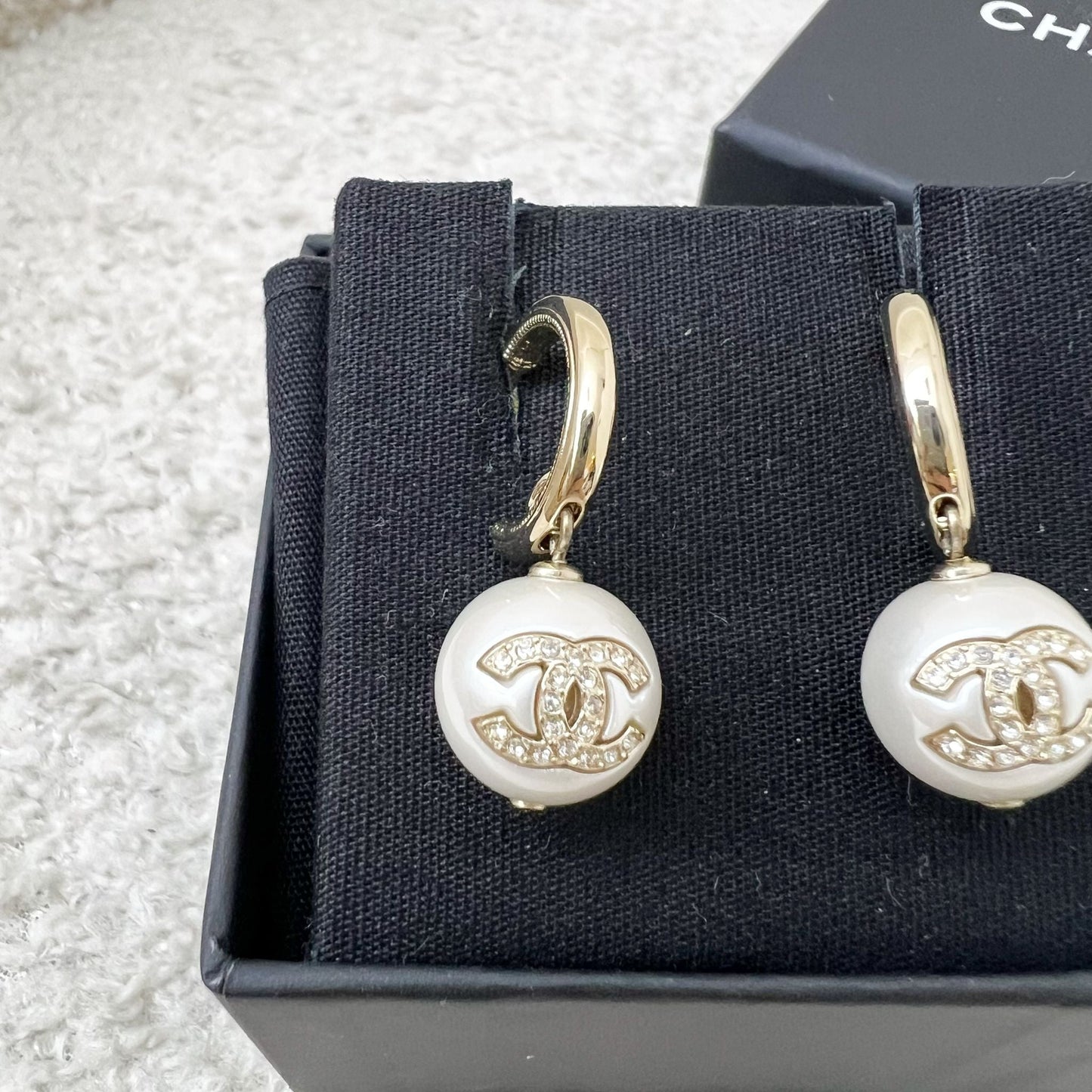 Chanel 22S Pearl with Crystals Studded CC Logo Earrings in Lghw