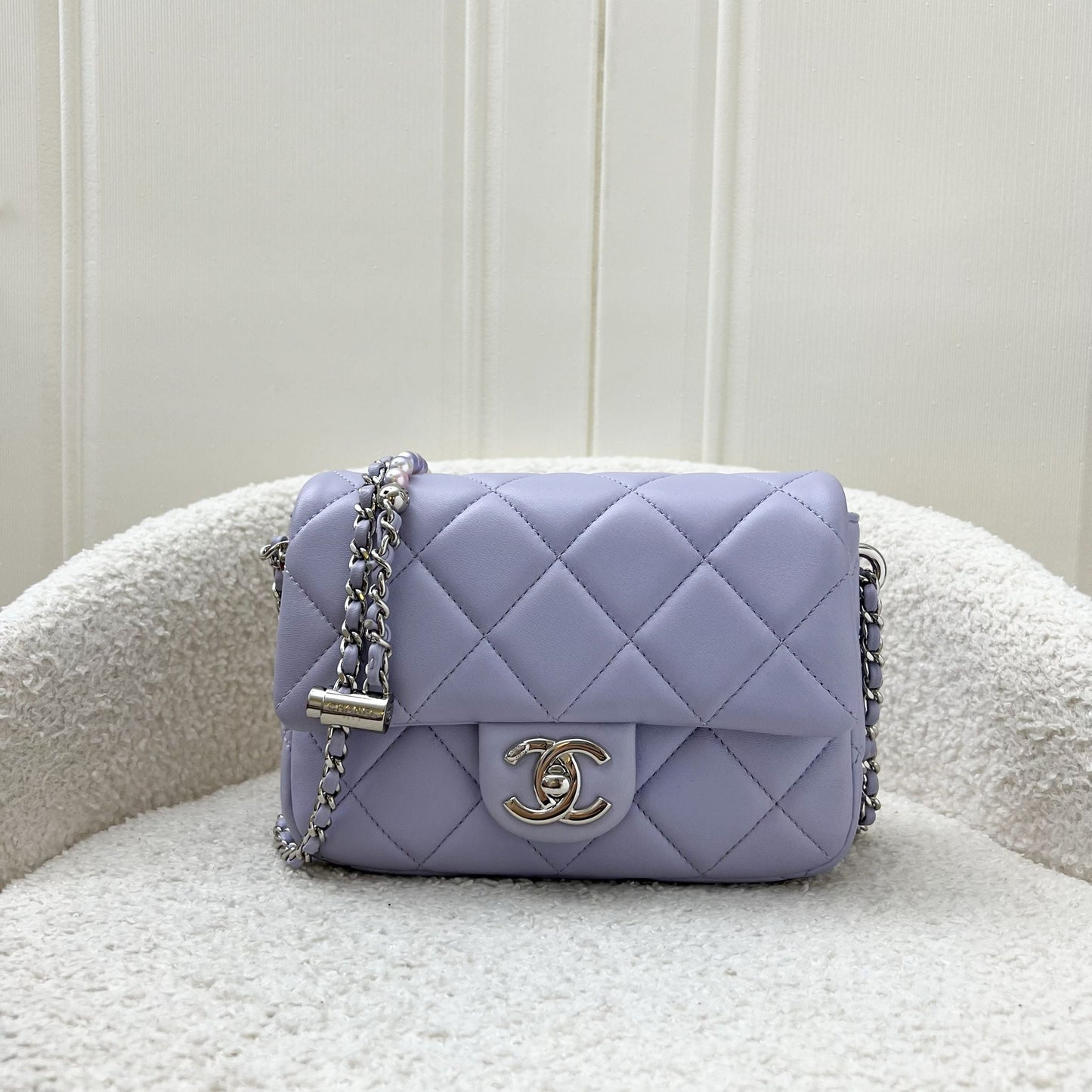 Chanel 21K Perfect Mini Flap Bag In Lilac Lambskin With Pearl And Leather Chain (Adjustable) Shw