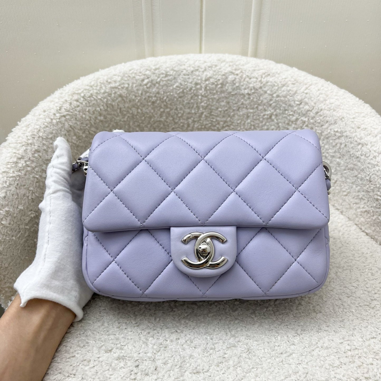 Chanel 21K Perfect Mini Flap Bag In Lilac Lambskin With Pearl And Leather Chain (Adjustable) Shw