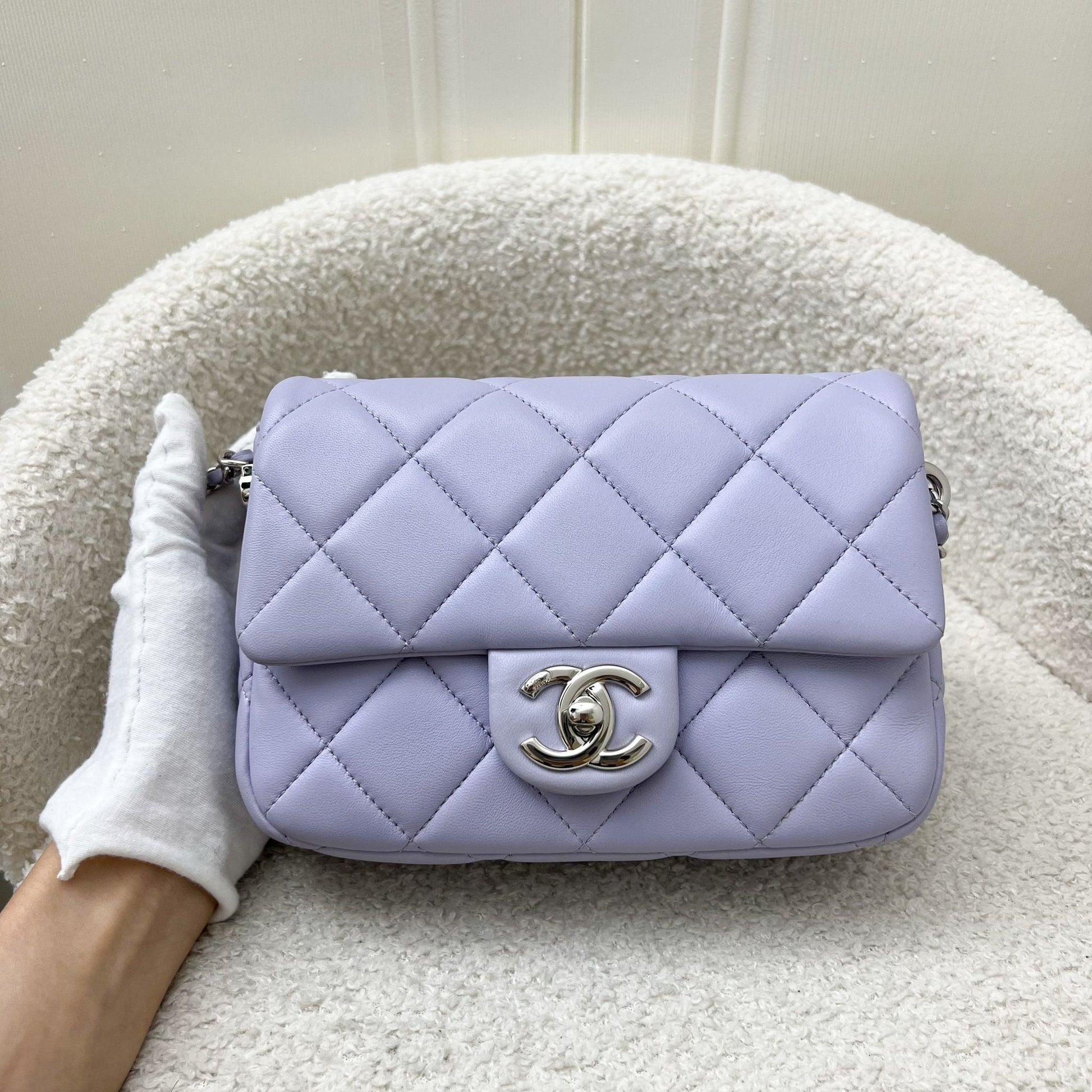 Chanel 21K Perfect Mini Flap Bag In Lilac Lambskin With Pearl And Leather Chain (Adjustable) Shw