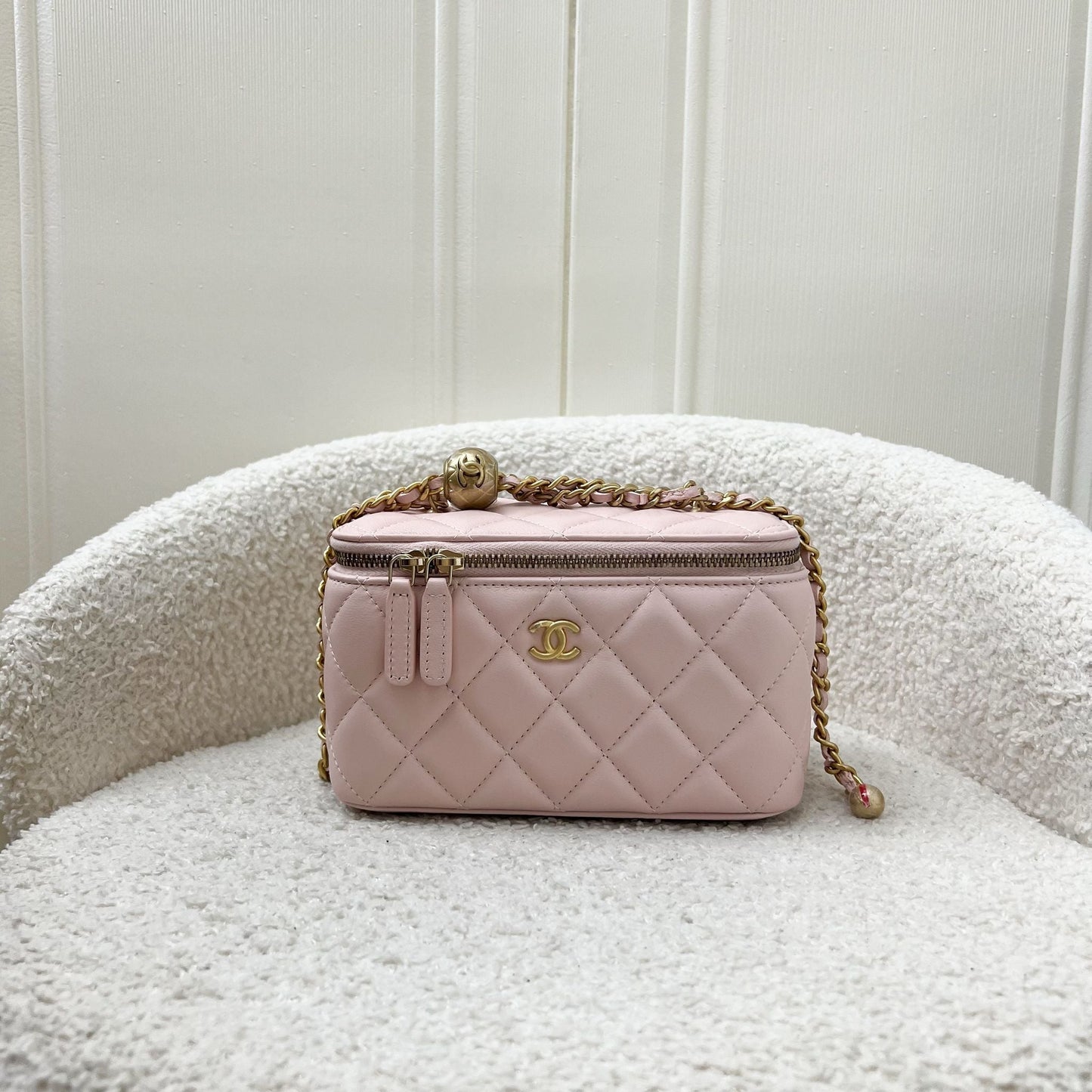 Chanel Pearl Crush Adjustable Chain Vanity In 23B Pink Lambskin And Aghw Bag