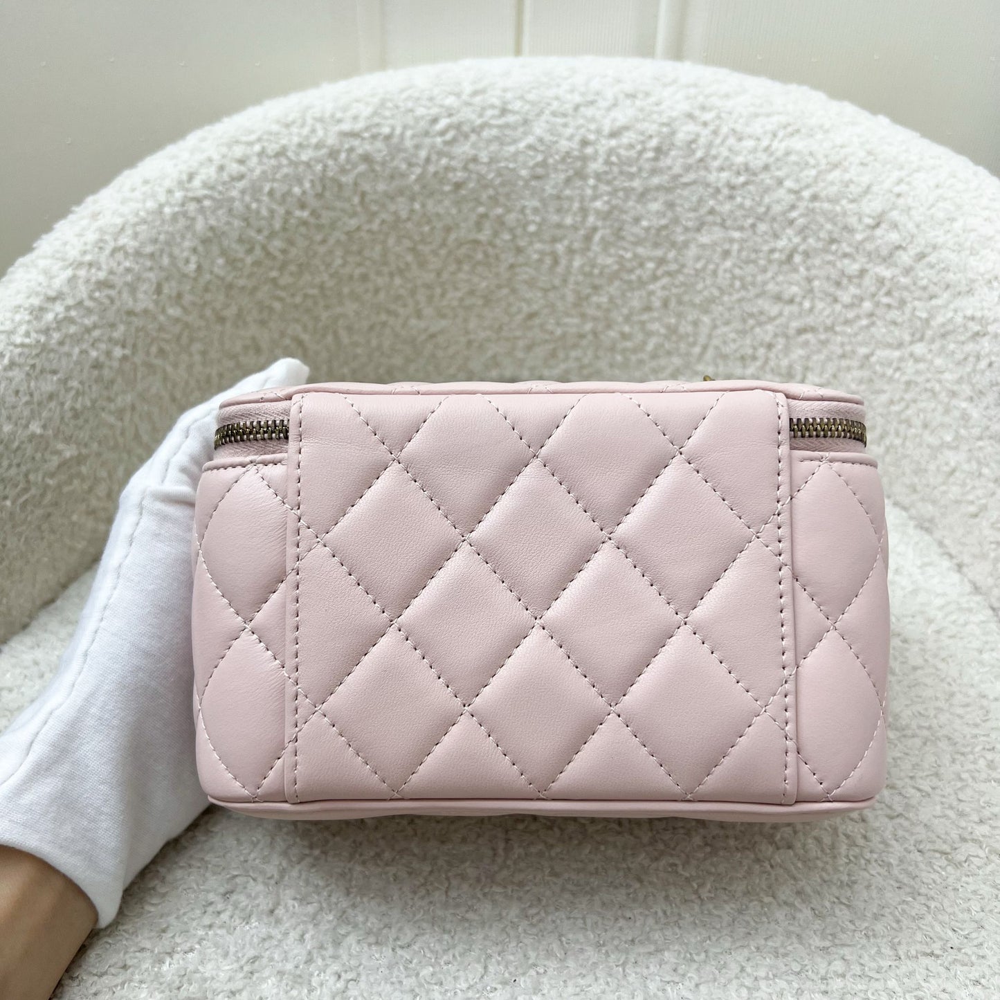 Chanel Pearl Crush Adjustable Chain Vanity in 23B Pink Lambskin and Aghw Handbag
