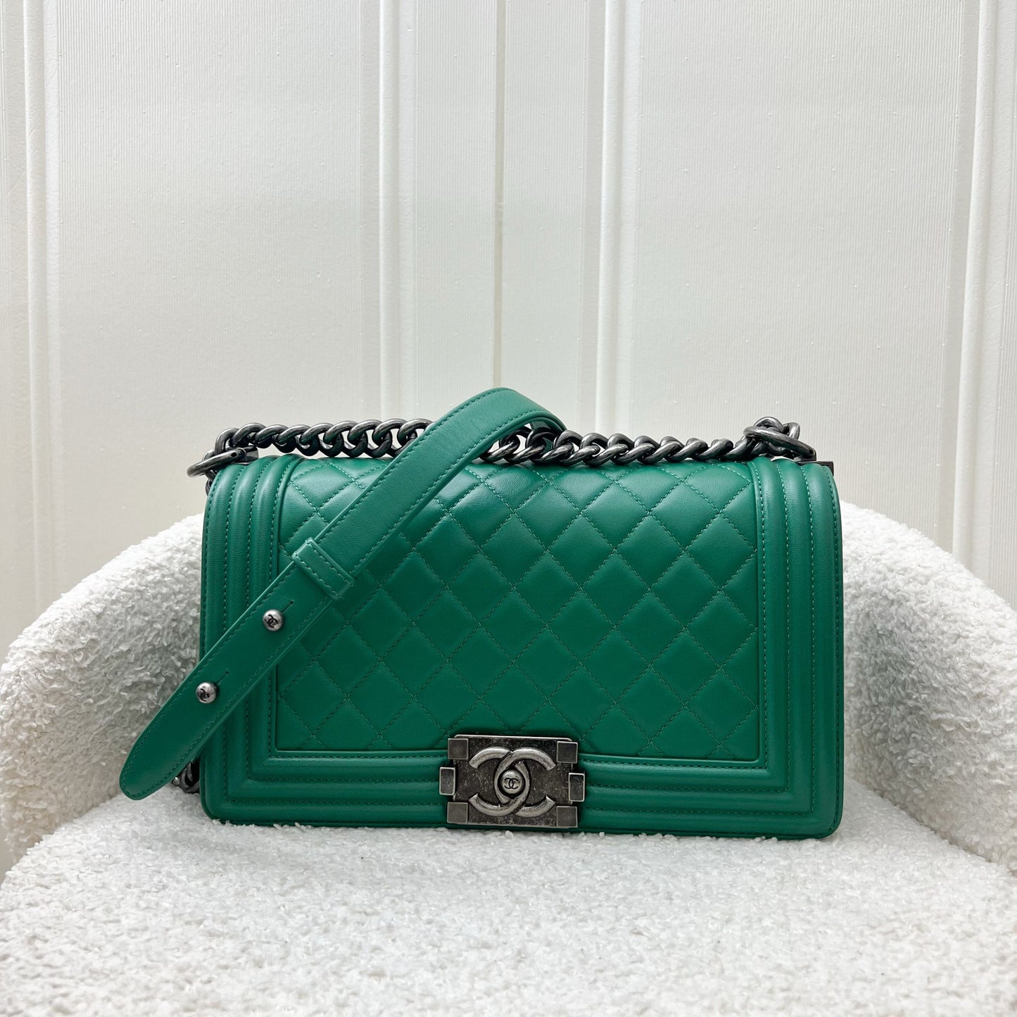 Chanel Medium 25Cm Boy Flap In Green Lambskin And Rhw Bag