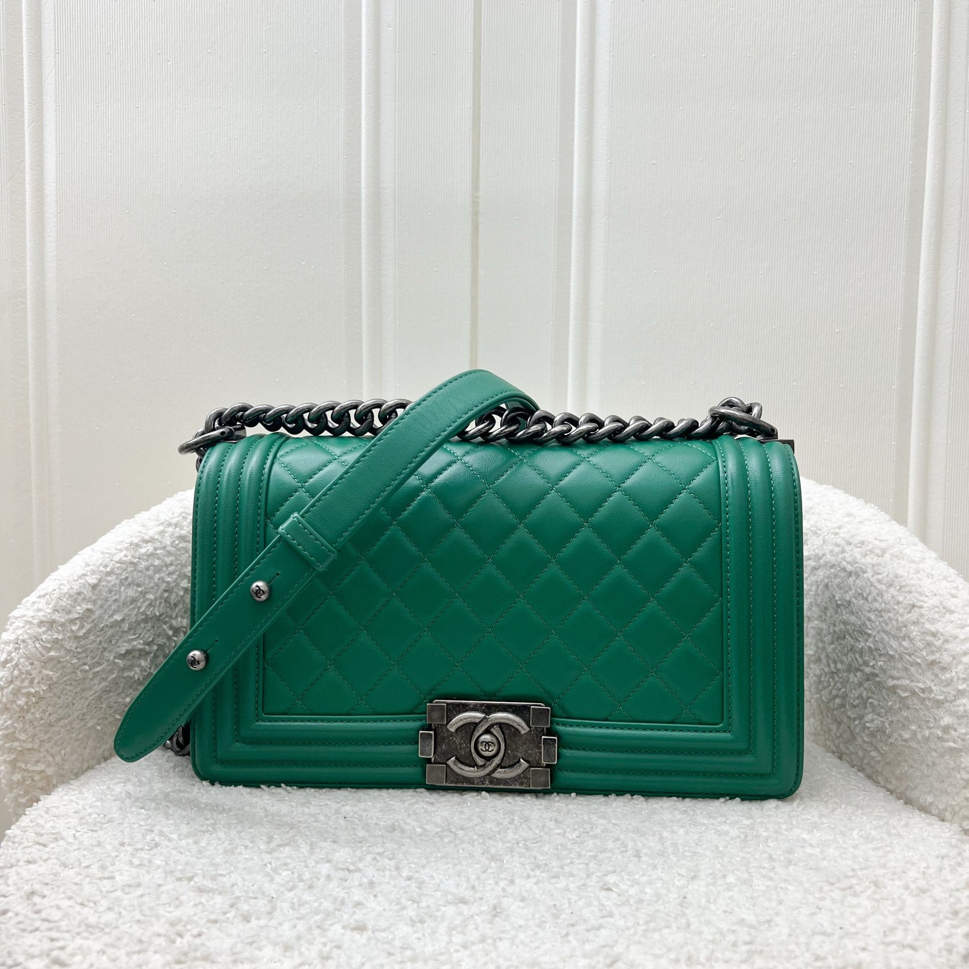 Chanel Medium 25CM Boy Flap in Green Lambskin and Rhw Handbag