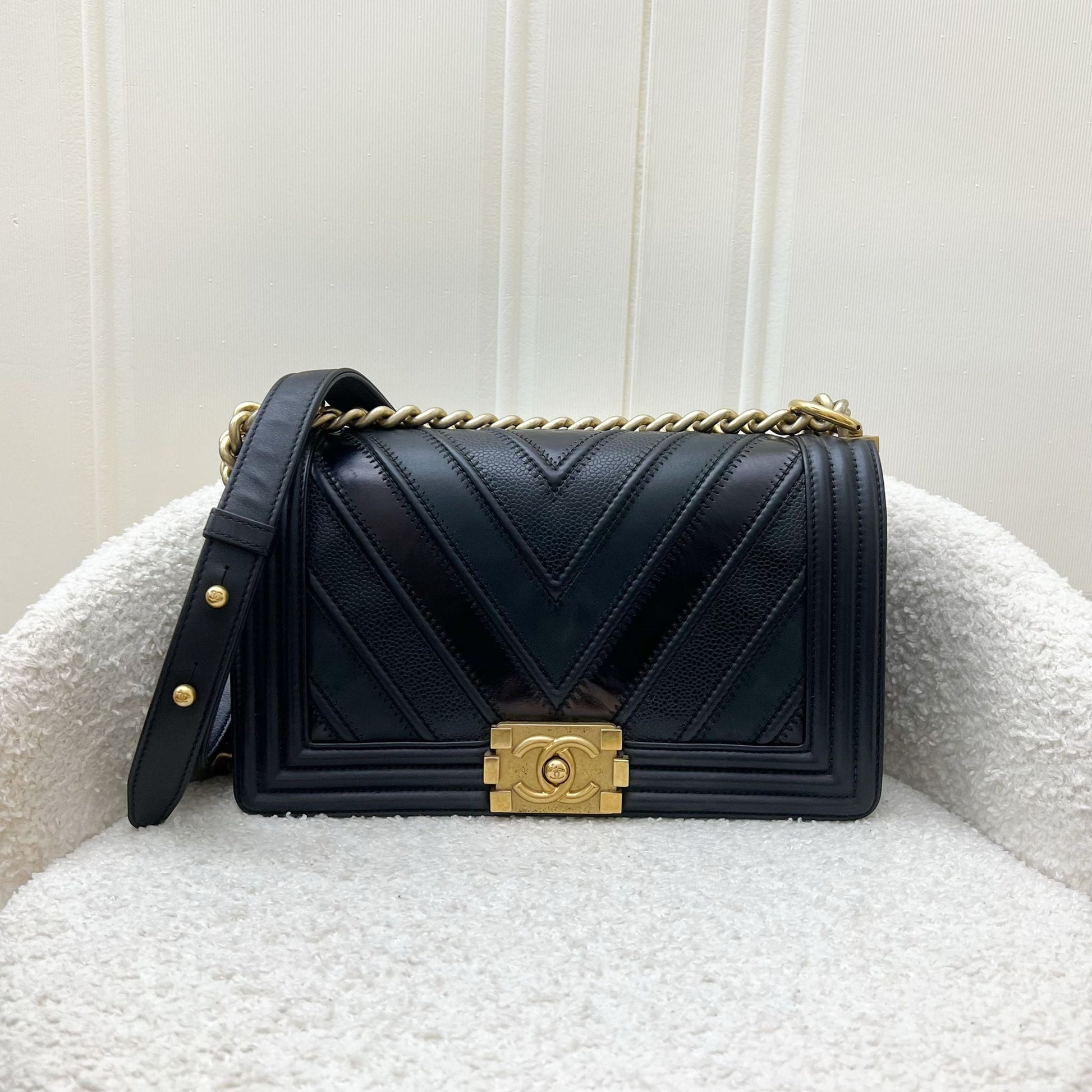 Chanel Medium 25CM Boy Flap in Chevron Quilted Black Leather / Caviar and Aghw Handbag