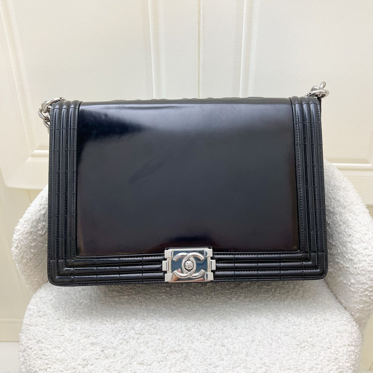 Chanel Medium 25Cm Boy Flap In Black Shiny Calfskin And Shw Bag