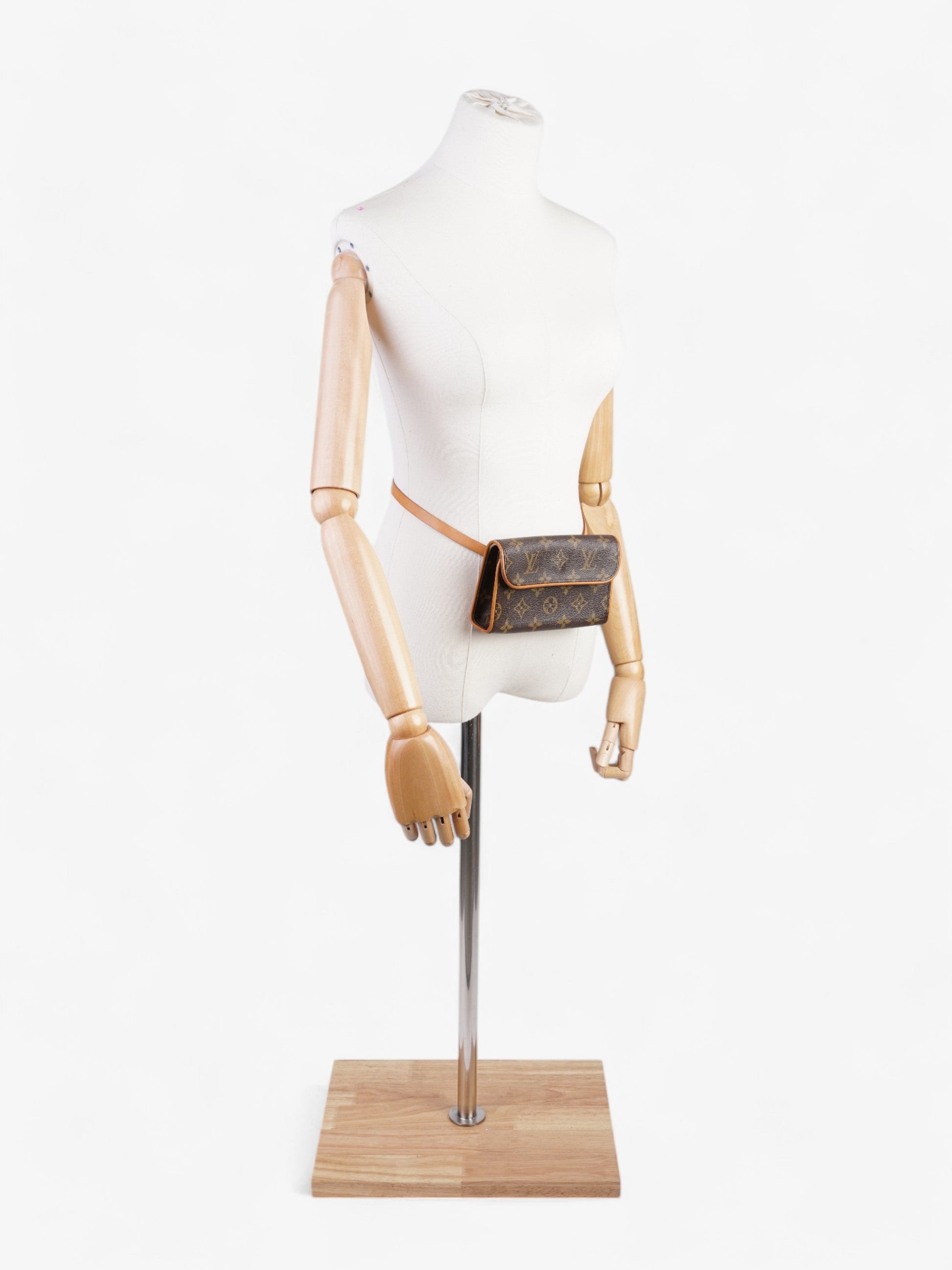 Louis Vuitton Pochette Florentine Monogram Canvas Clutch Bag Monogram Canvas