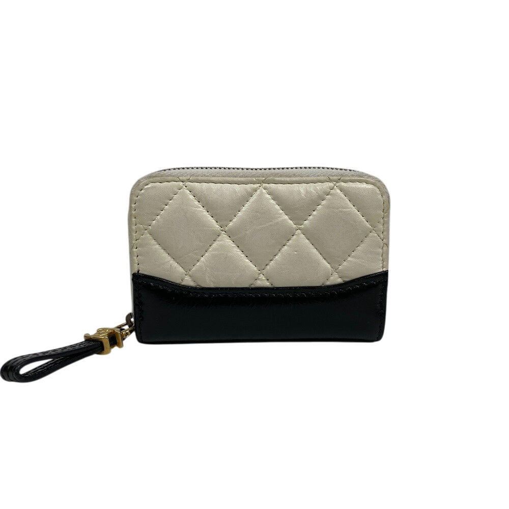 Chanel Coin Gabriel doe White Leather Handbag