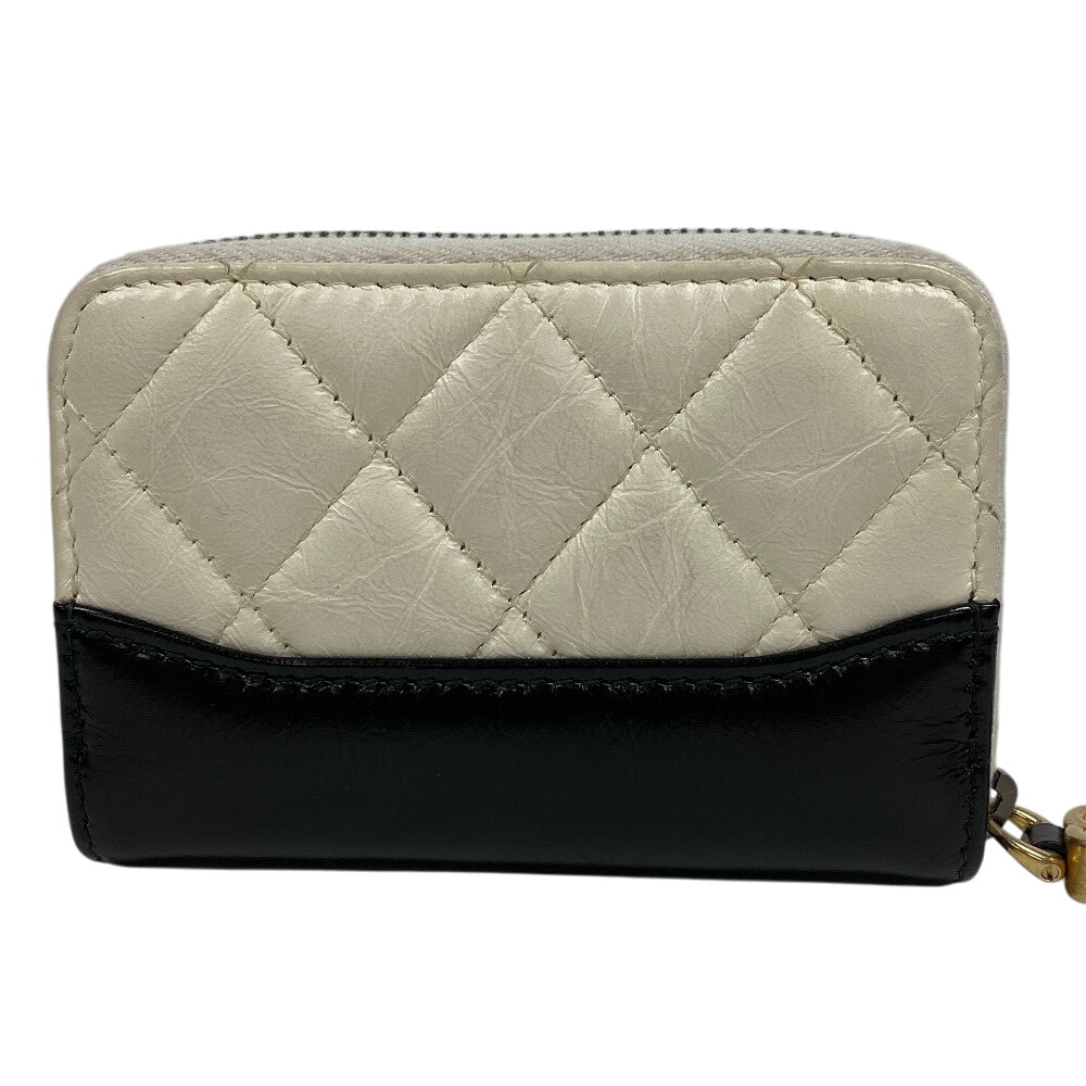 Chanel Coin Gabriel doe White Leather Handbag