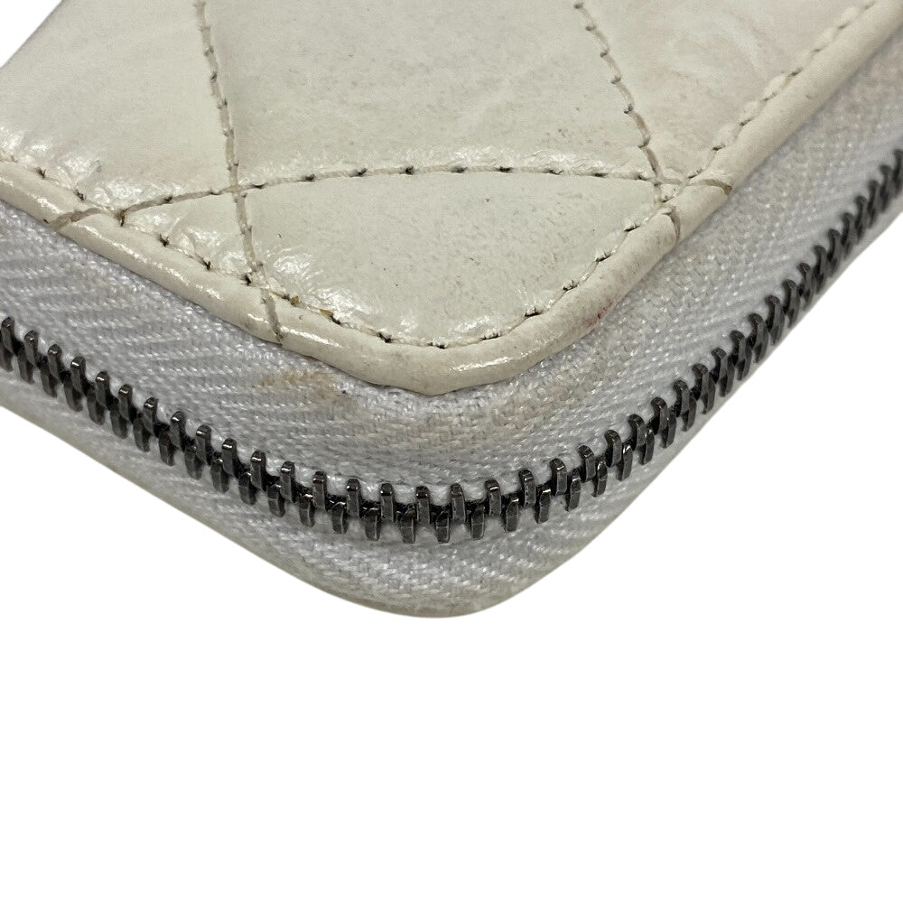 Chanel Coin Gabriel doe White Leather Handbag