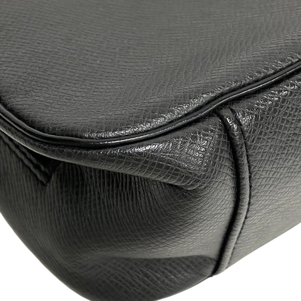 Louis Vuitton business M30212 Taiga Truth Cracking Leather Black Handbag