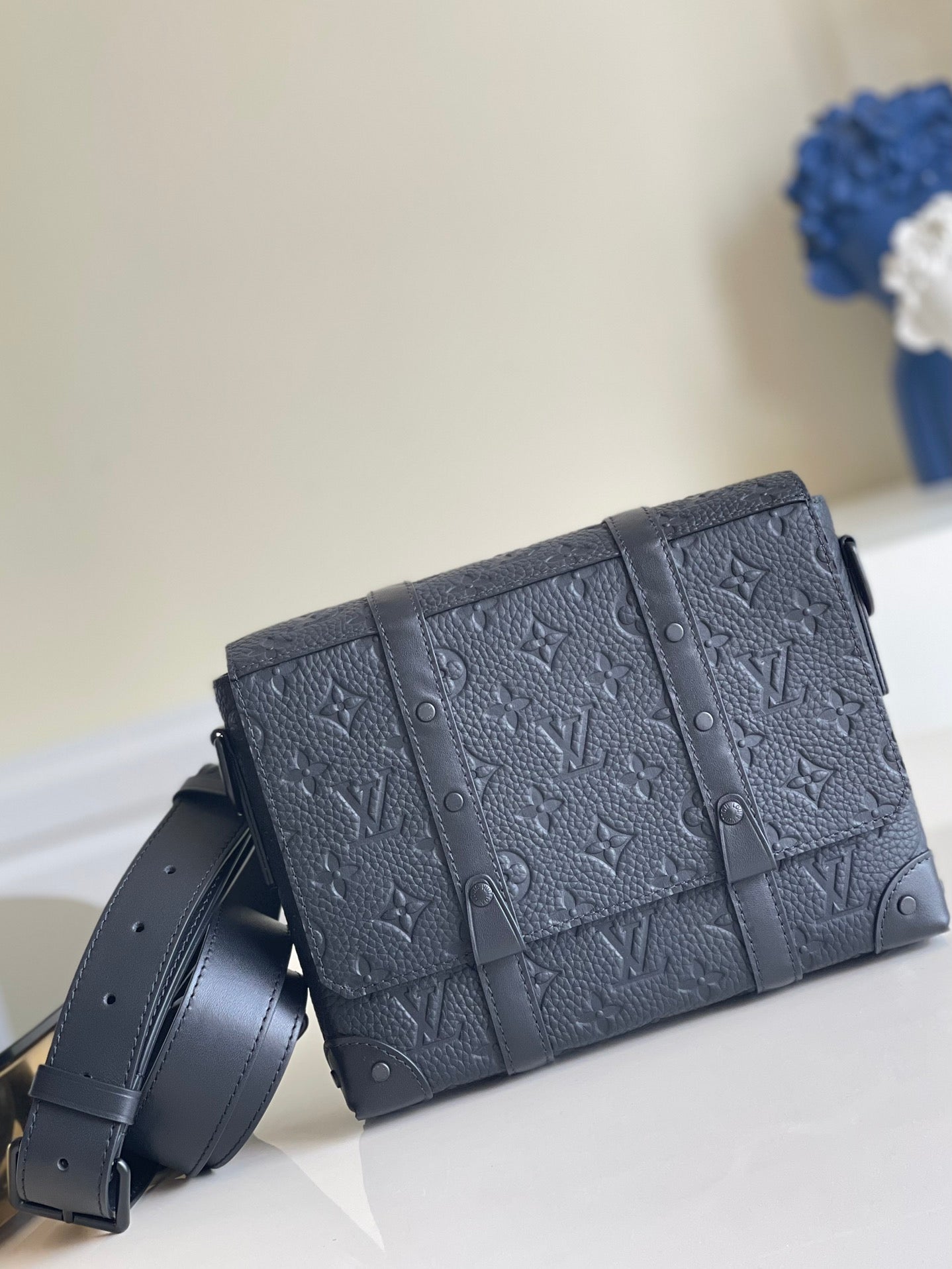 Top Quality Trunk Messenger Taurillon For Men Monogram Black Crossbody Bag