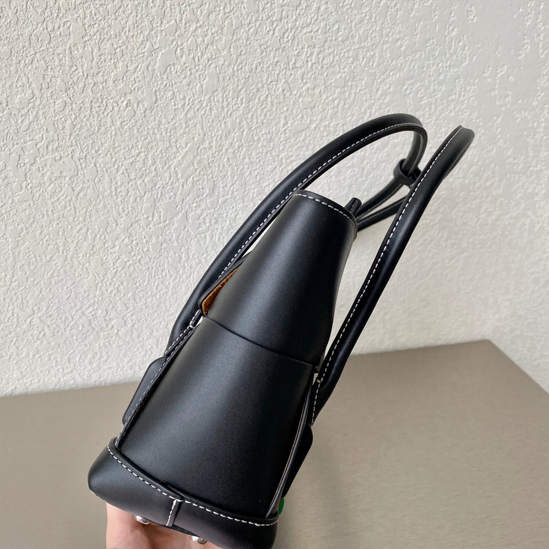 Top Quality Arco Bag For Women In Black Travel Bag