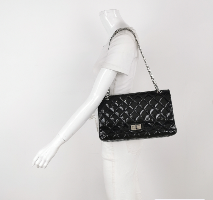 Chanel . Flag Bag Maxi black patent leather *.*cm