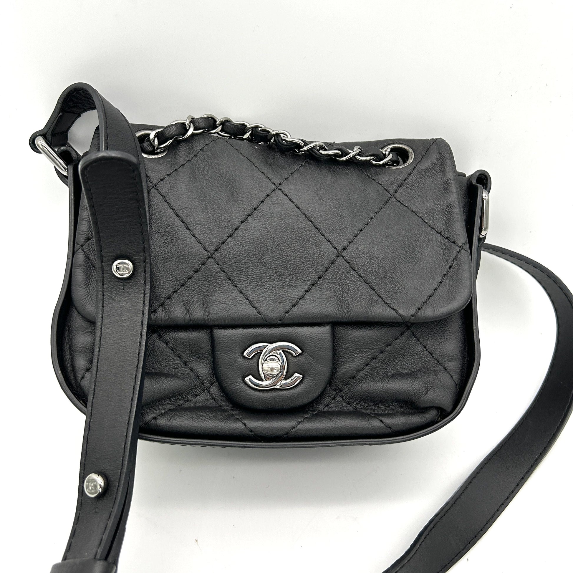 Chanel black quilted lambskin Country mini crossbody bag  ch66252cv